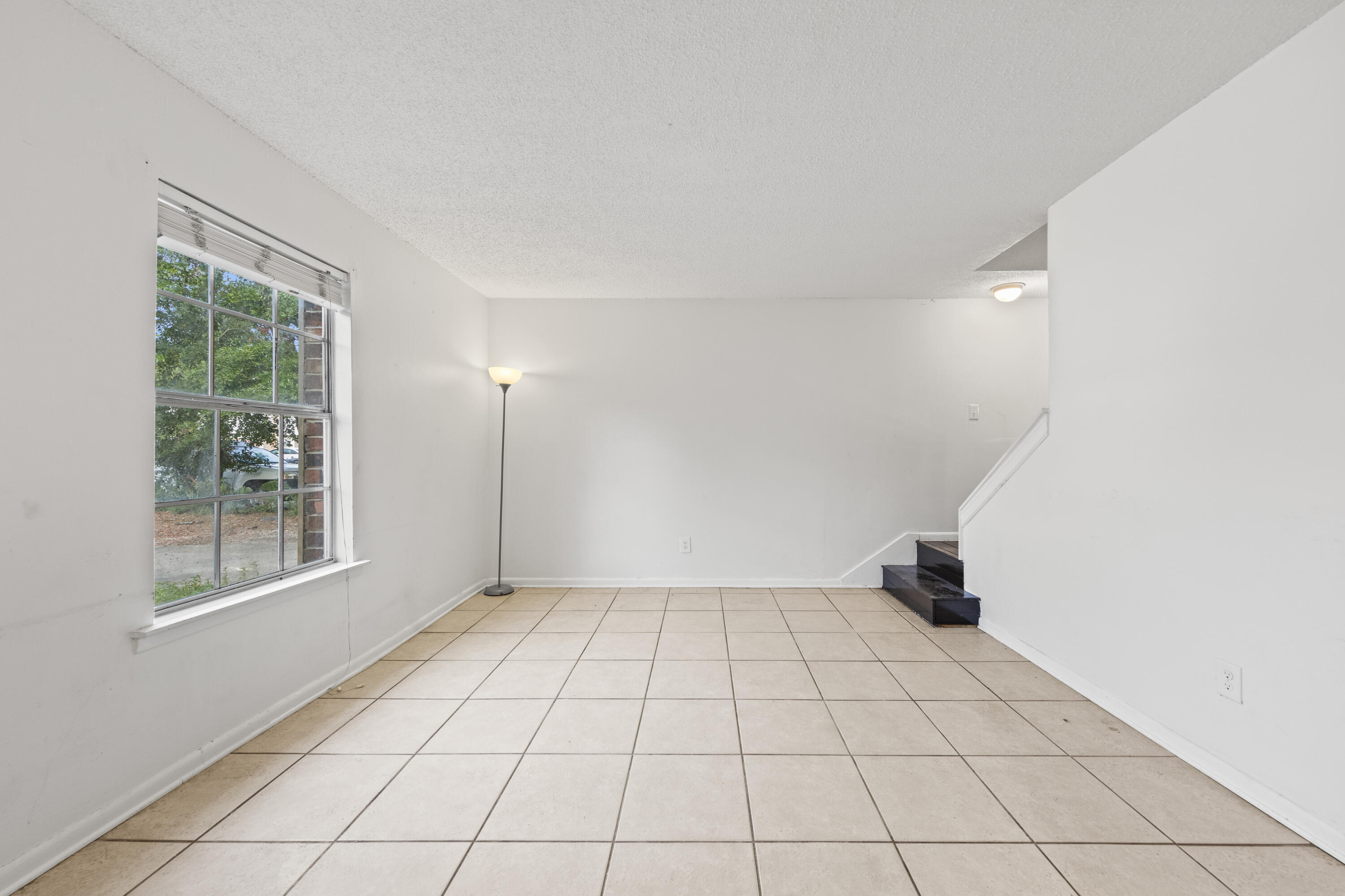 VALENCIA ARMS - Residential