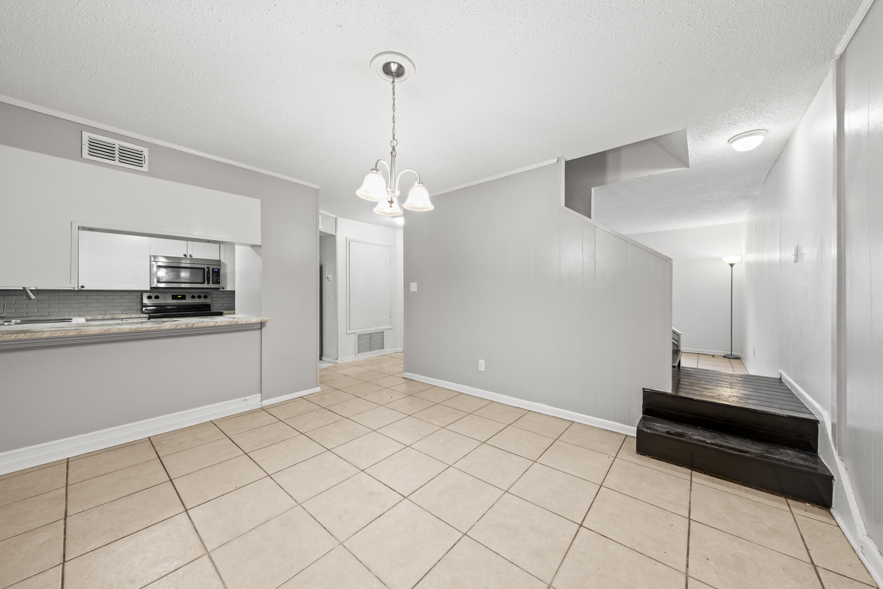 VALENCIA ARMS - Residential