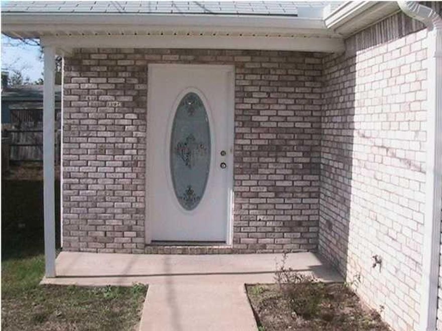 Ready to move in Townhouse. New roof, new paint new floors, your gonna love it!!!  Three bedroom, two and half bath garage, close to everything you need. Base, Beaches, Stores Schools and everything else you could want. Come and visit, you will want to stay.