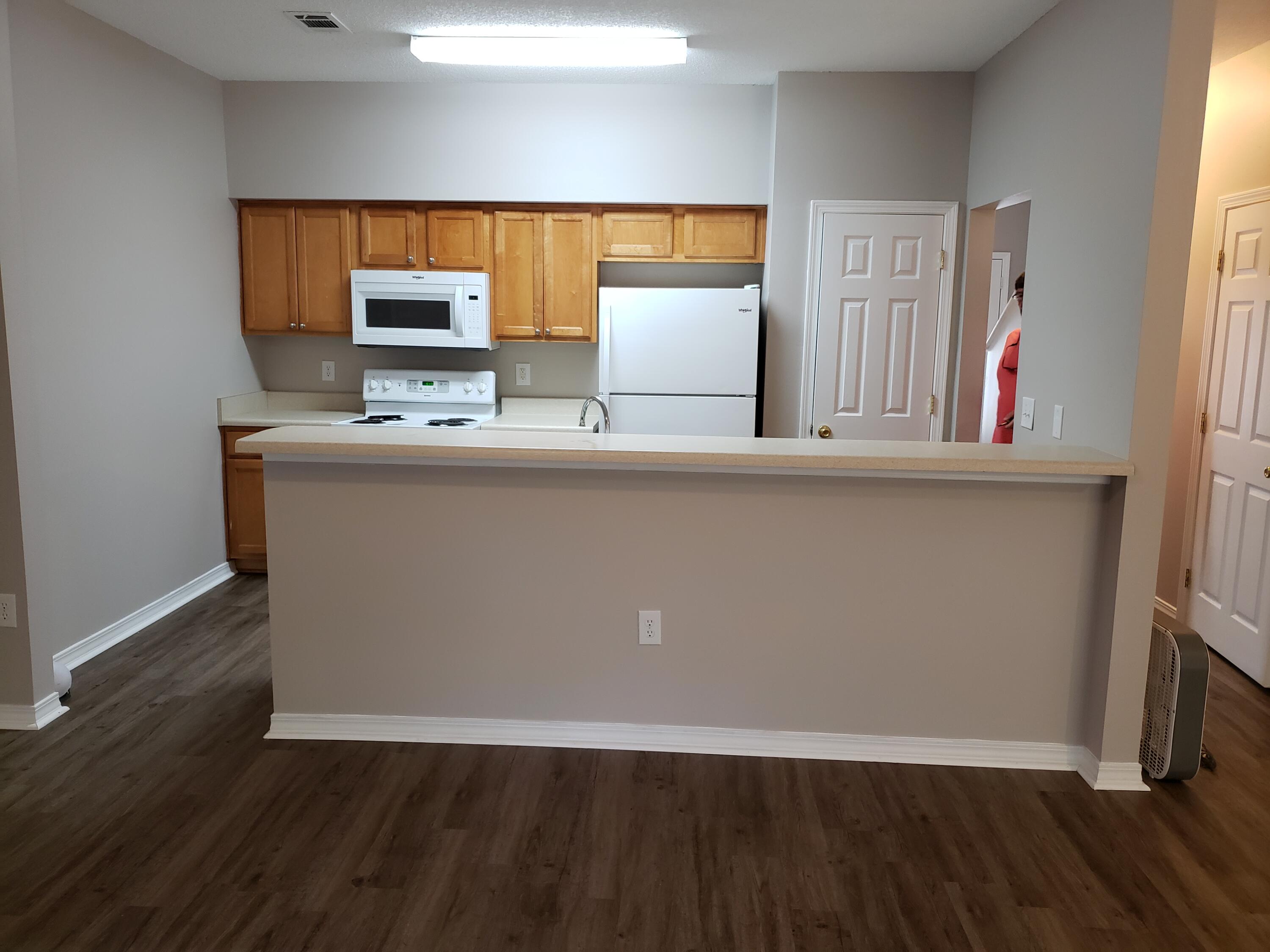 SANTA ROSA OAKS CONDOMINIUM - Residential