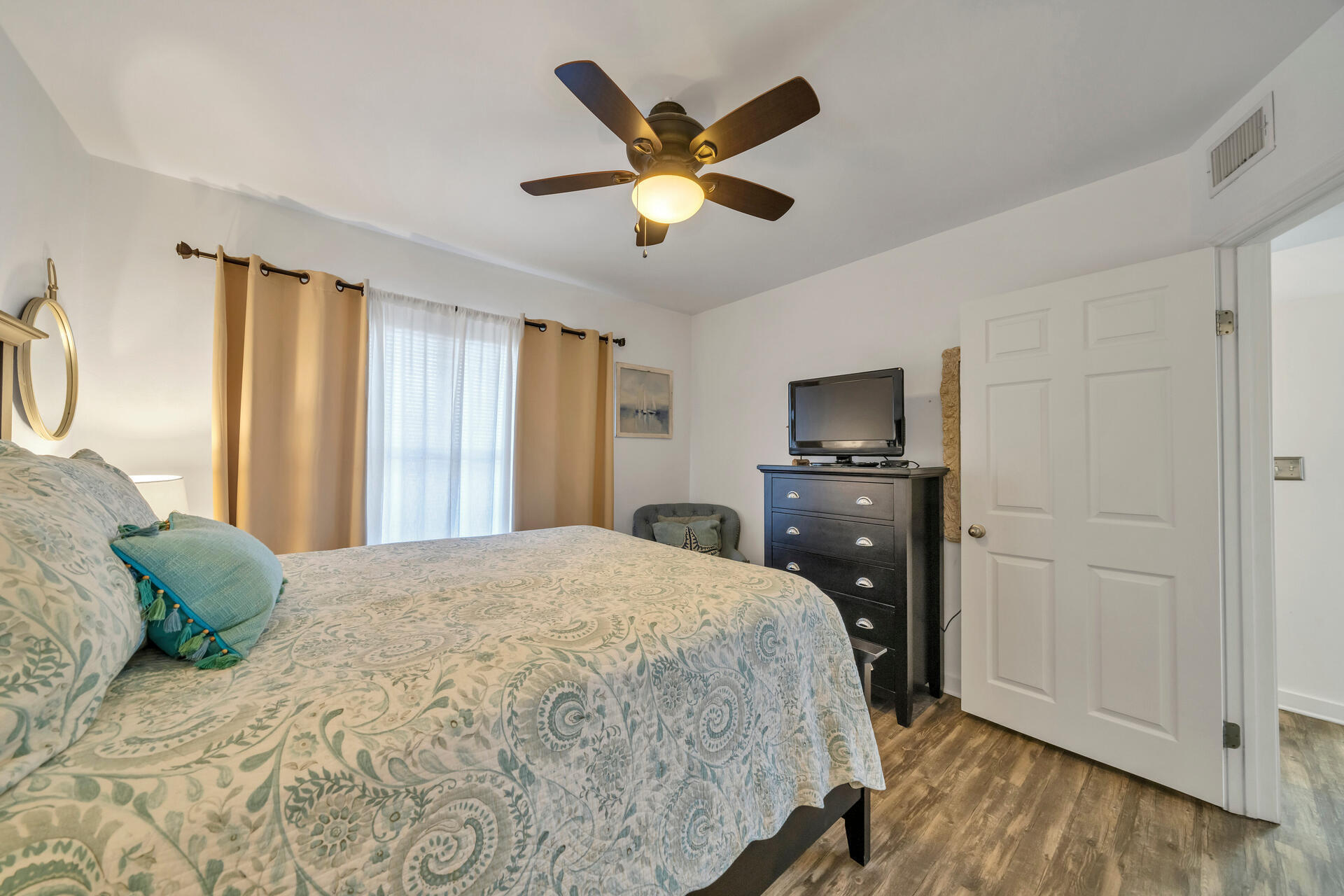EMERALD TOWERS WEST CONDO - Residential