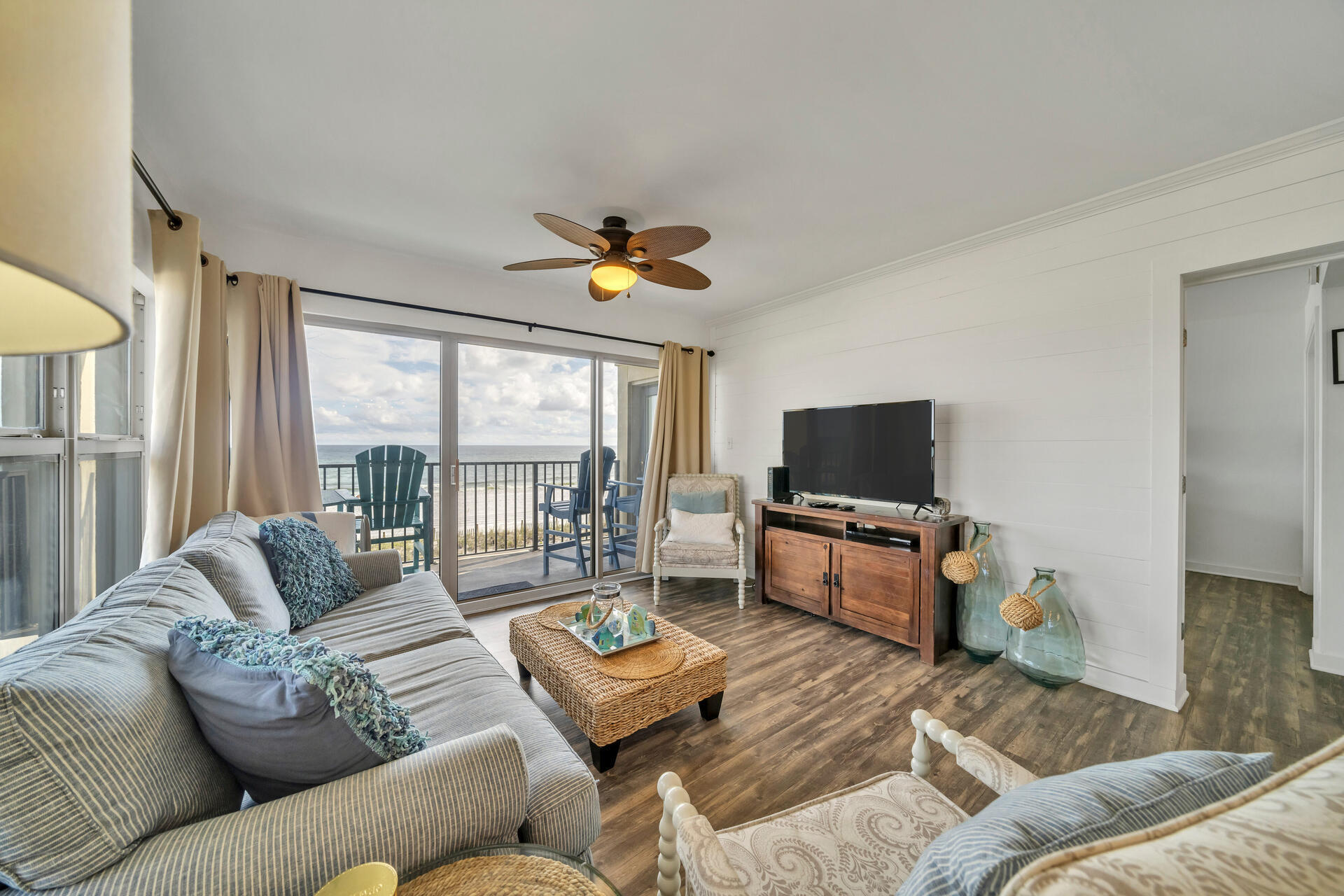 EMERALD TOWERS WEST CONDO - Residential