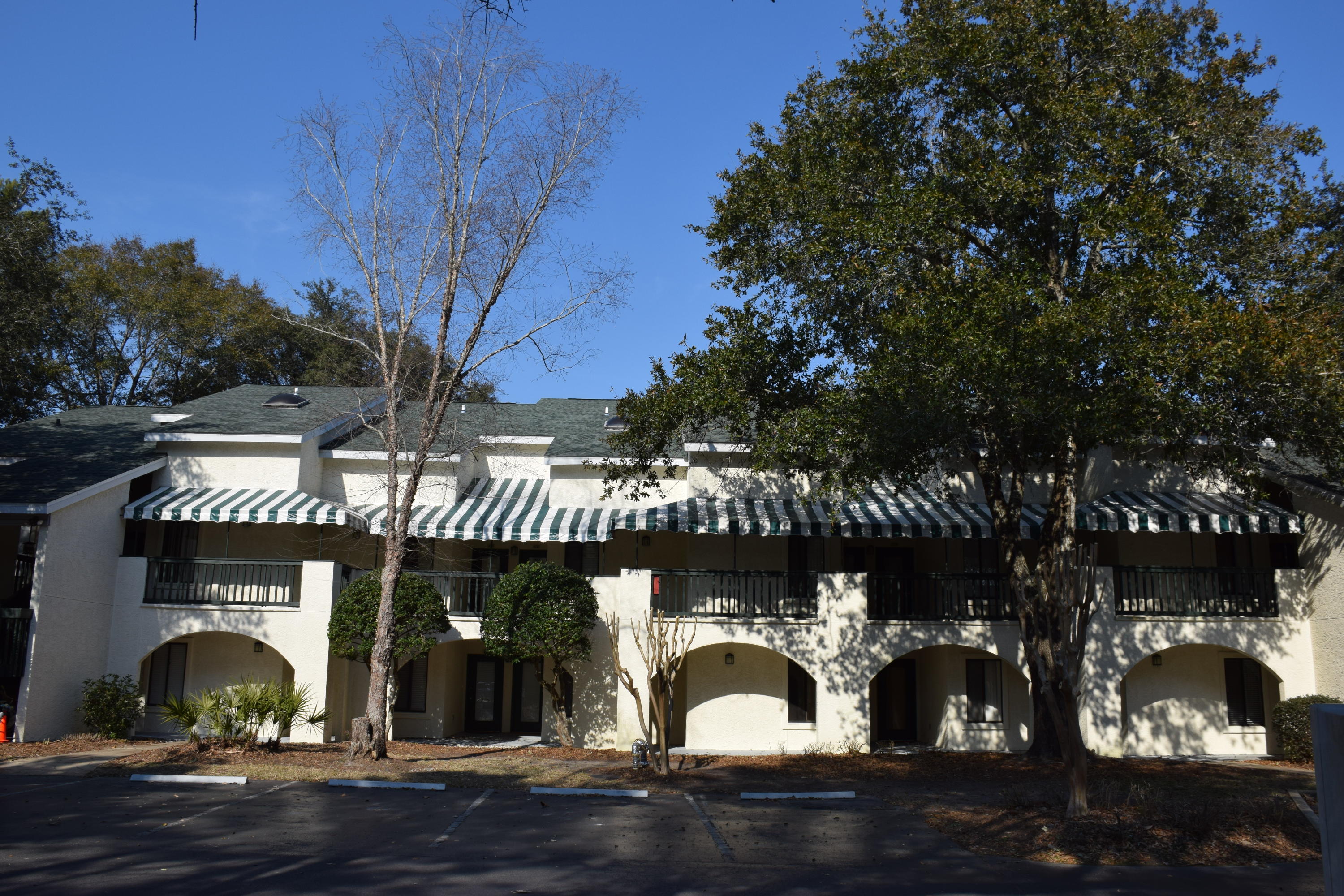 LAKESIDE CONDO AT BLUEWATER BAY - Residential