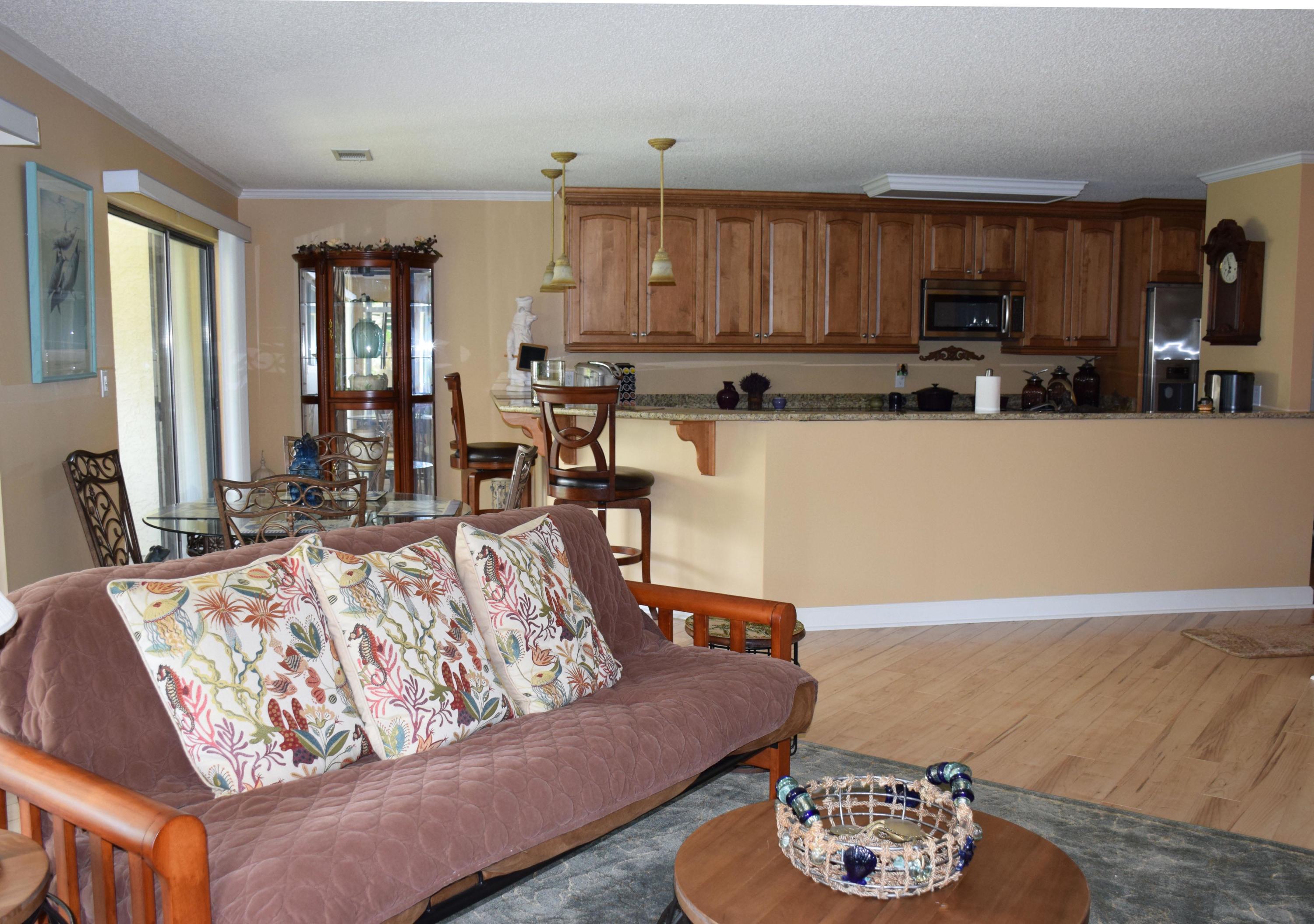 LAKESIDE CONDO AT BLUEWATER BAY - Residential