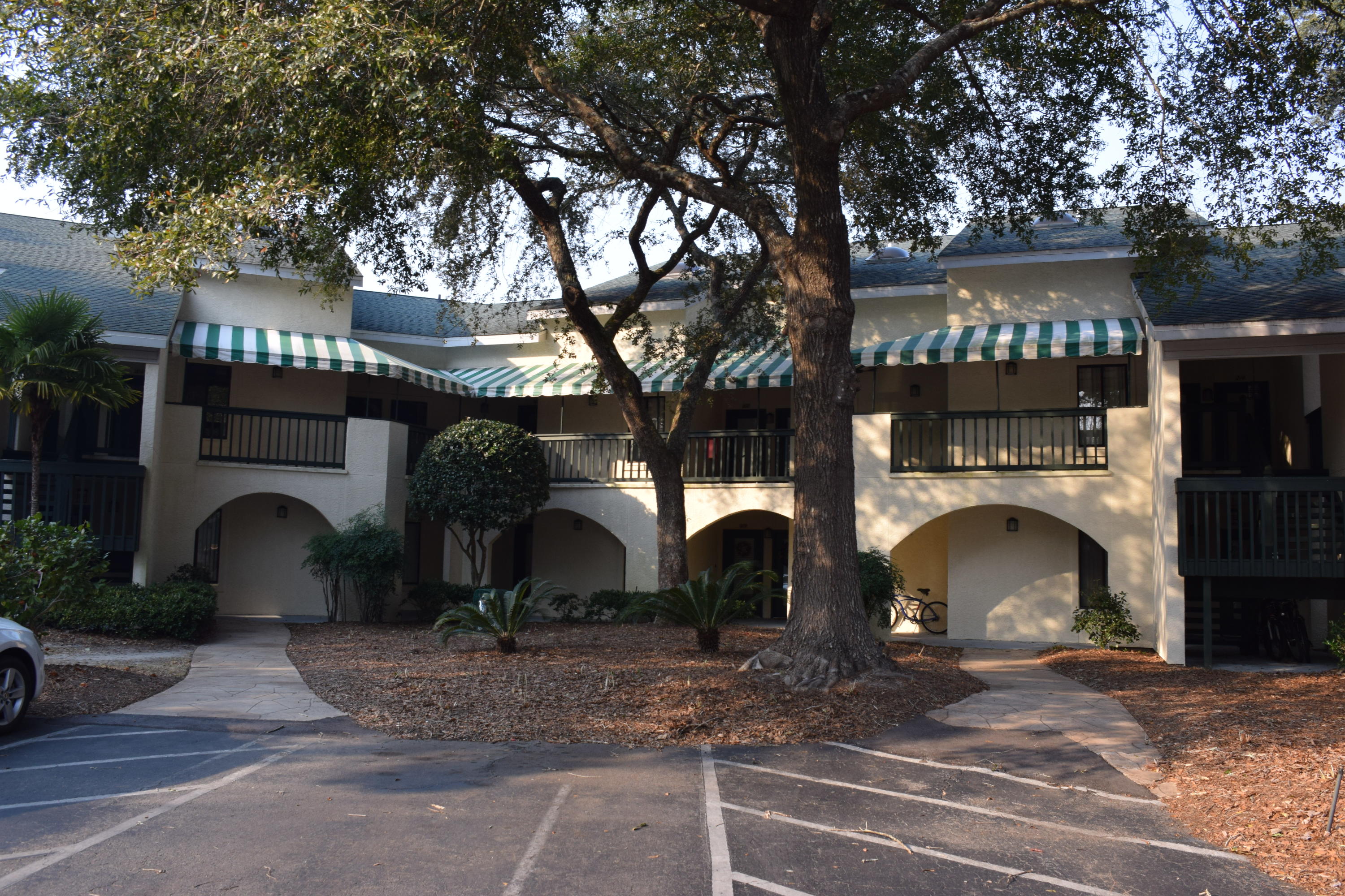 LAKESIDE CONDO AT BLUEWATER BAY - Residential