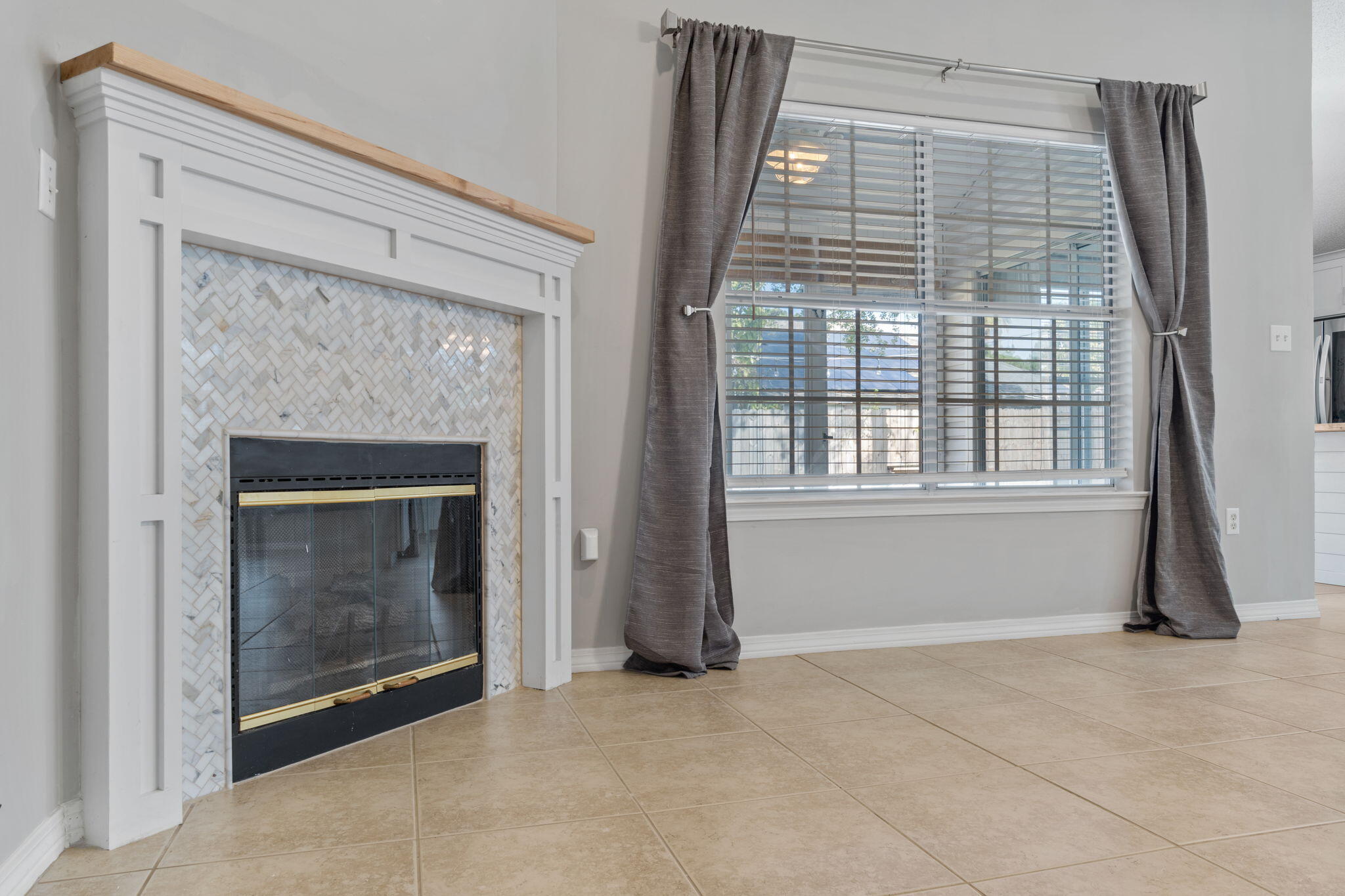 BAYSIDE - Residential Lease