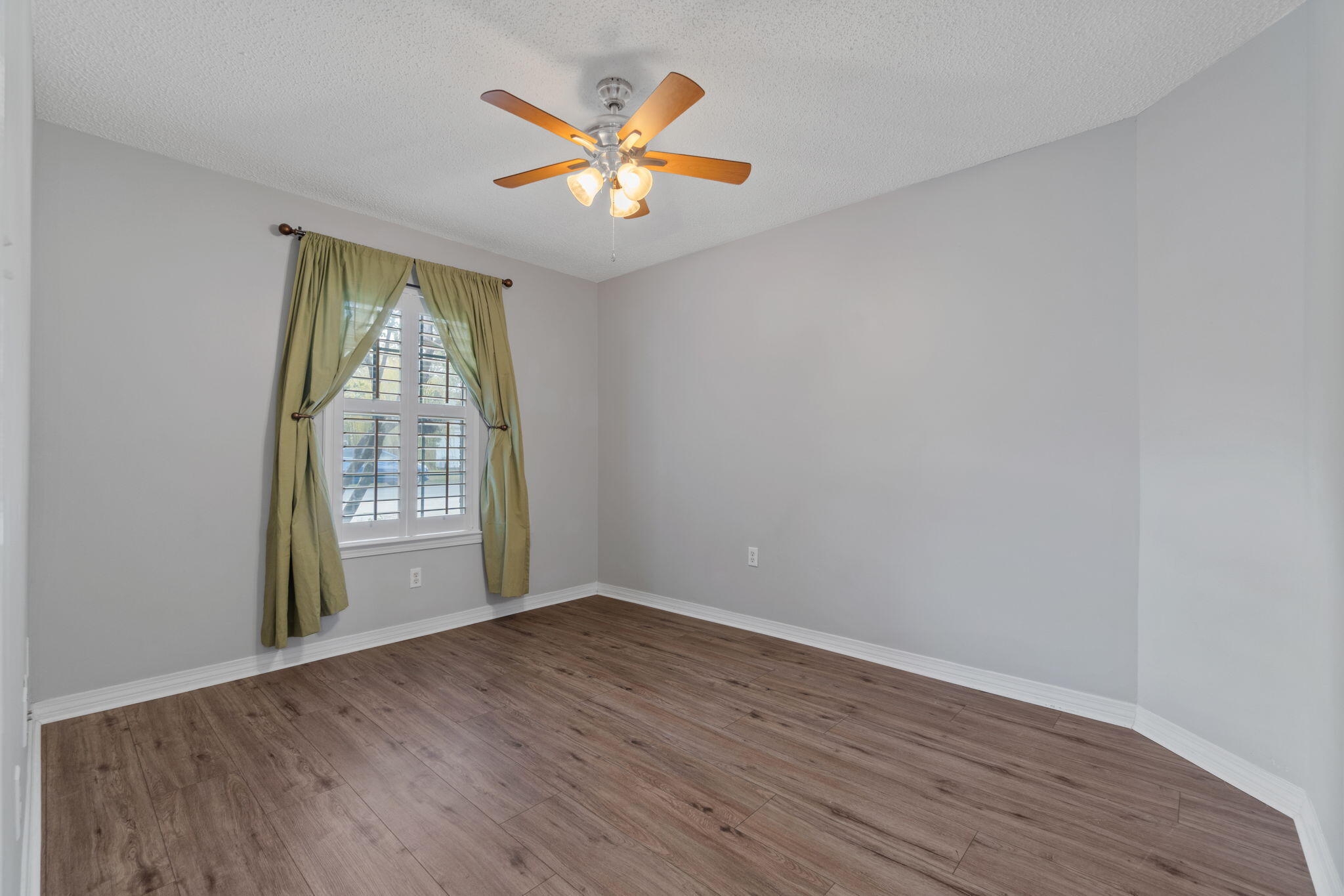 BAYSIDE - Residential Lease