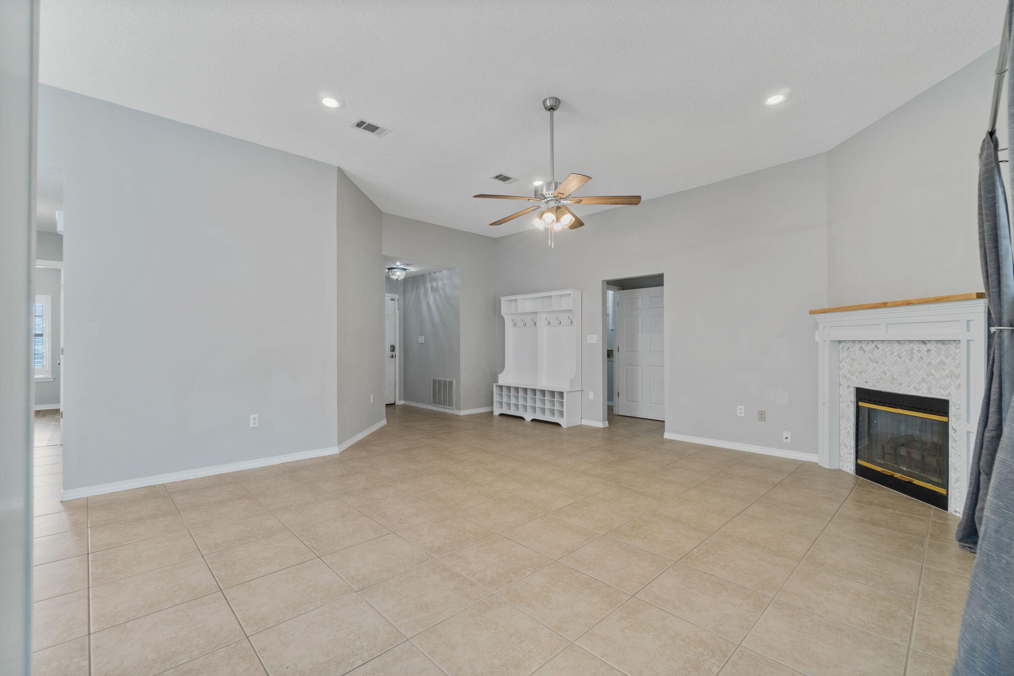 BAYSIDE - Residential Lease