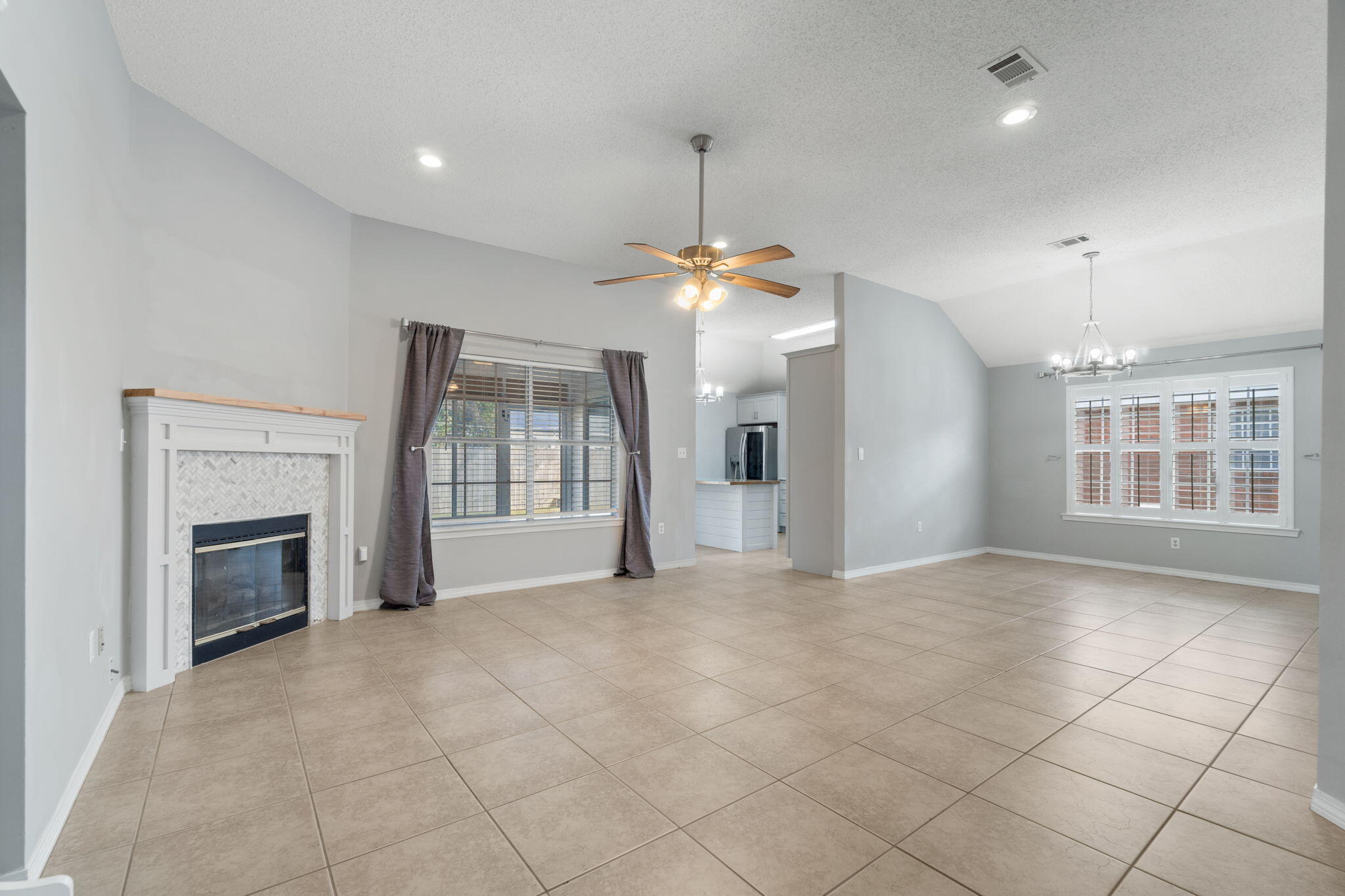 BAYSIDE - Residential Lease