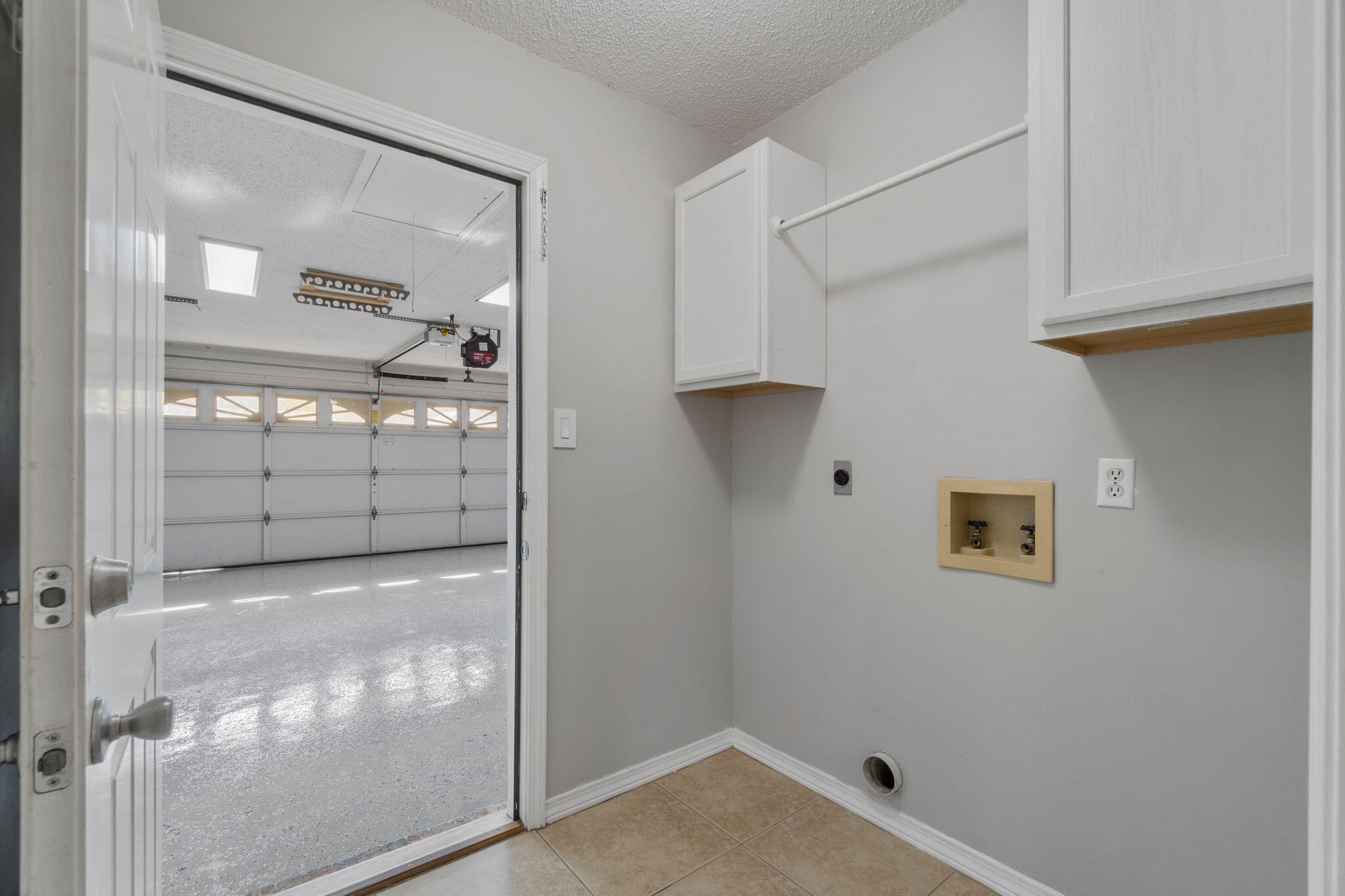 BAYSIDE - Residential Lease