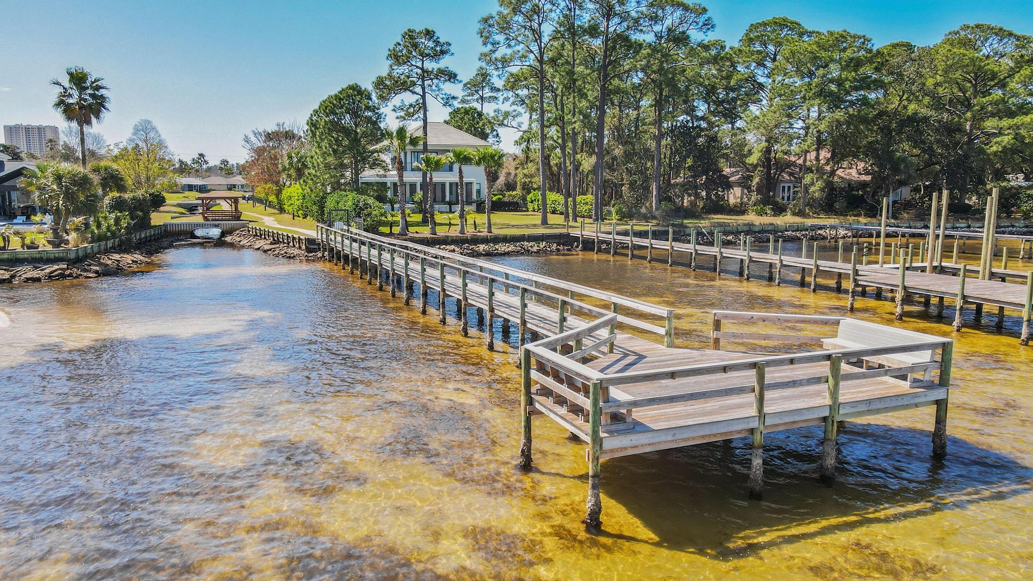 BAYSIDE - Residential Lease