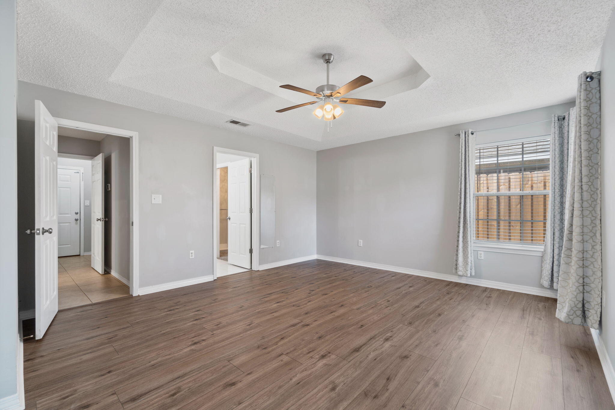 BAYSIDE - Residential Lease