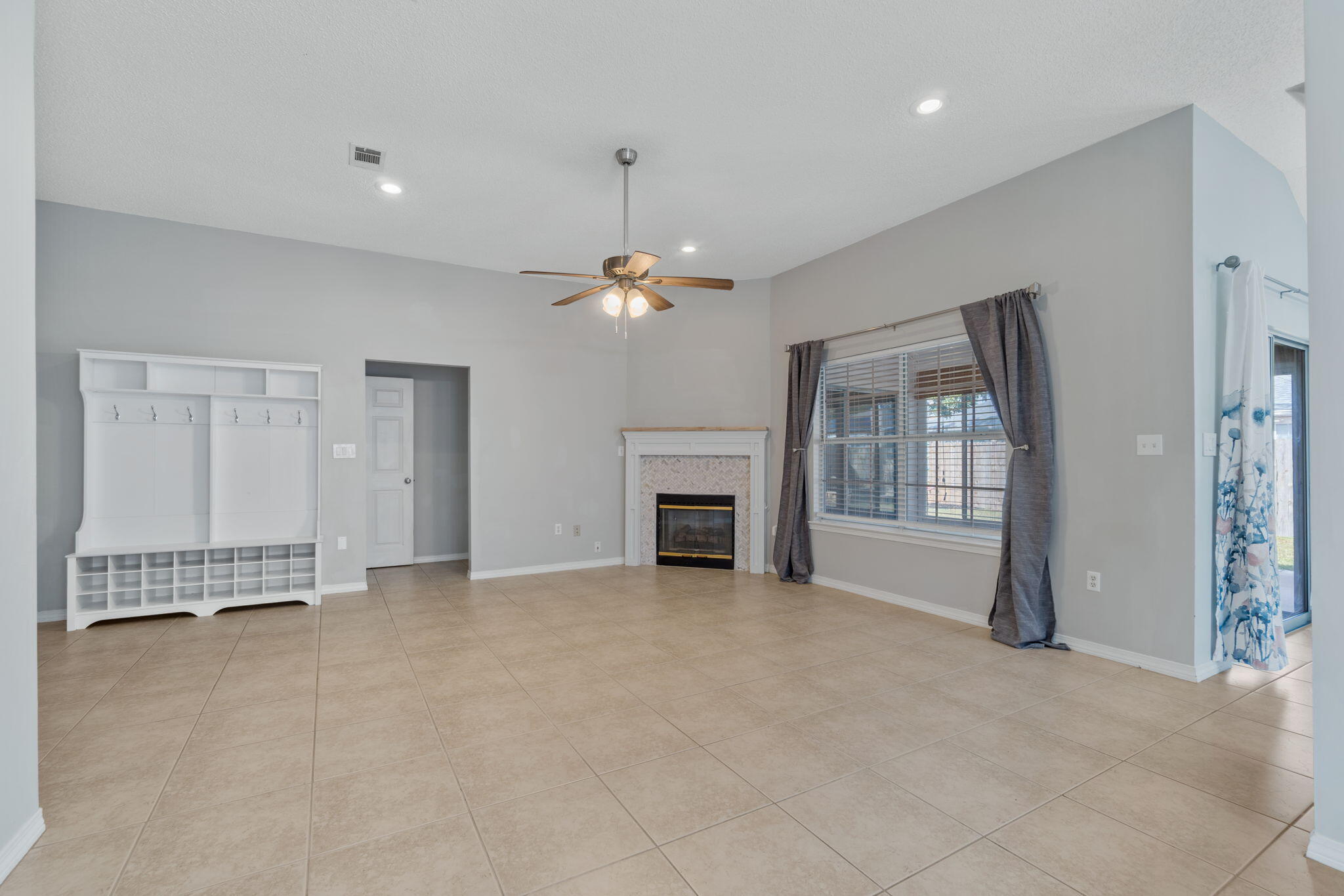 BAYSIDE - Residential Lease