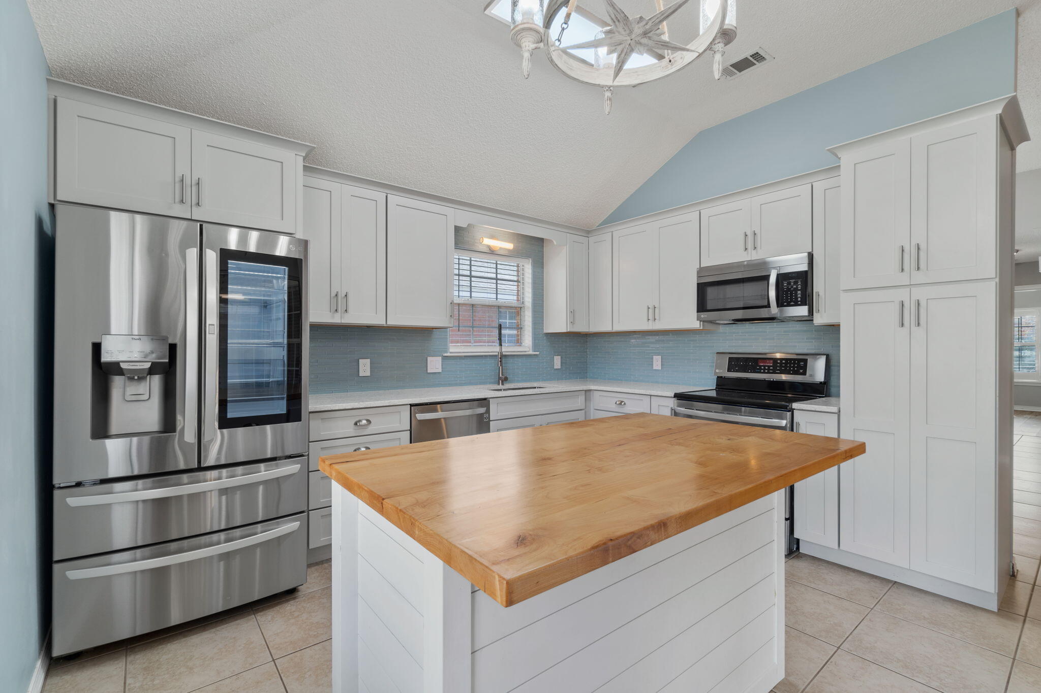 BAYSIDE - Residential Lease