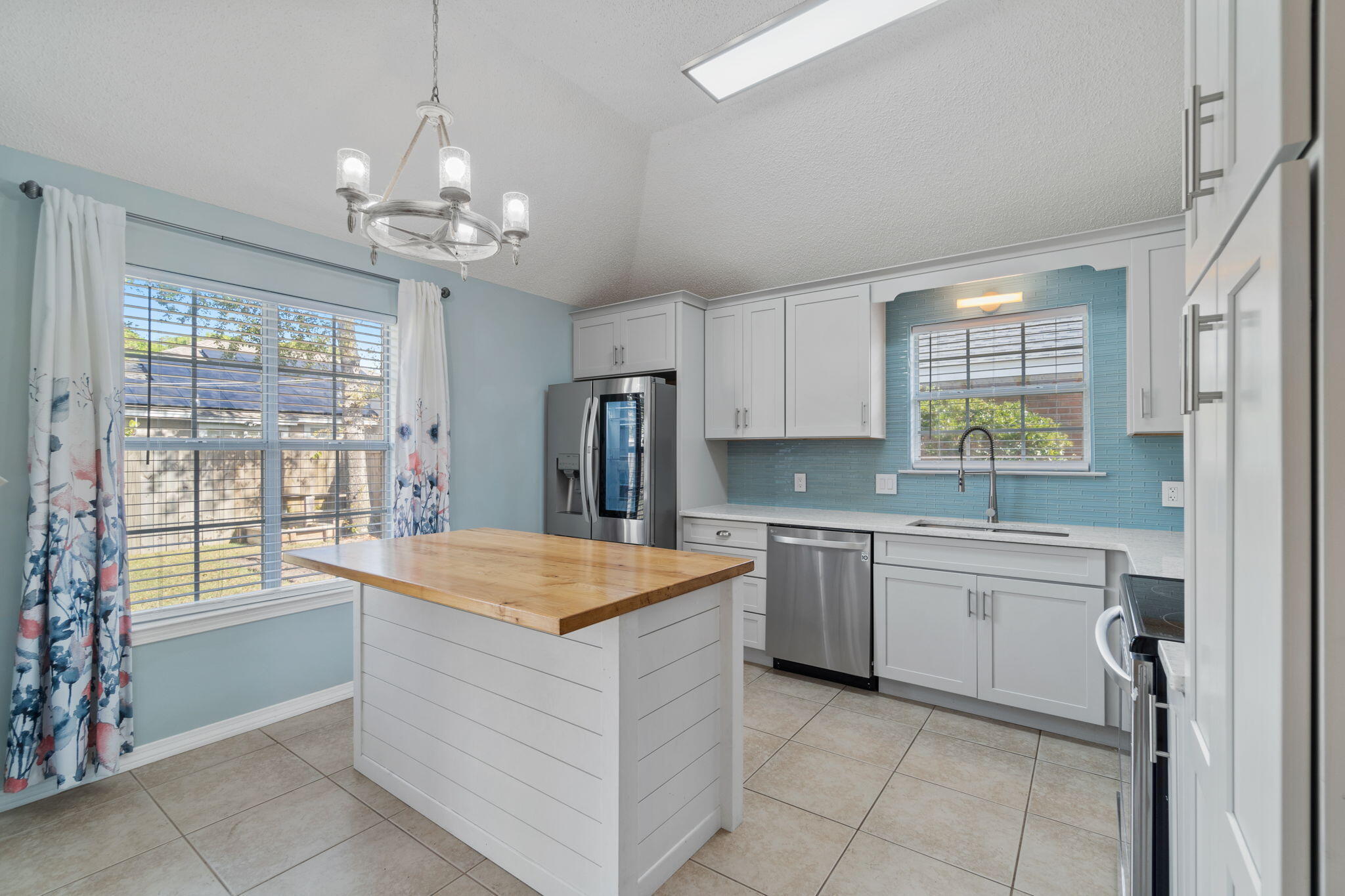 BAYSIDE - Residential Lease