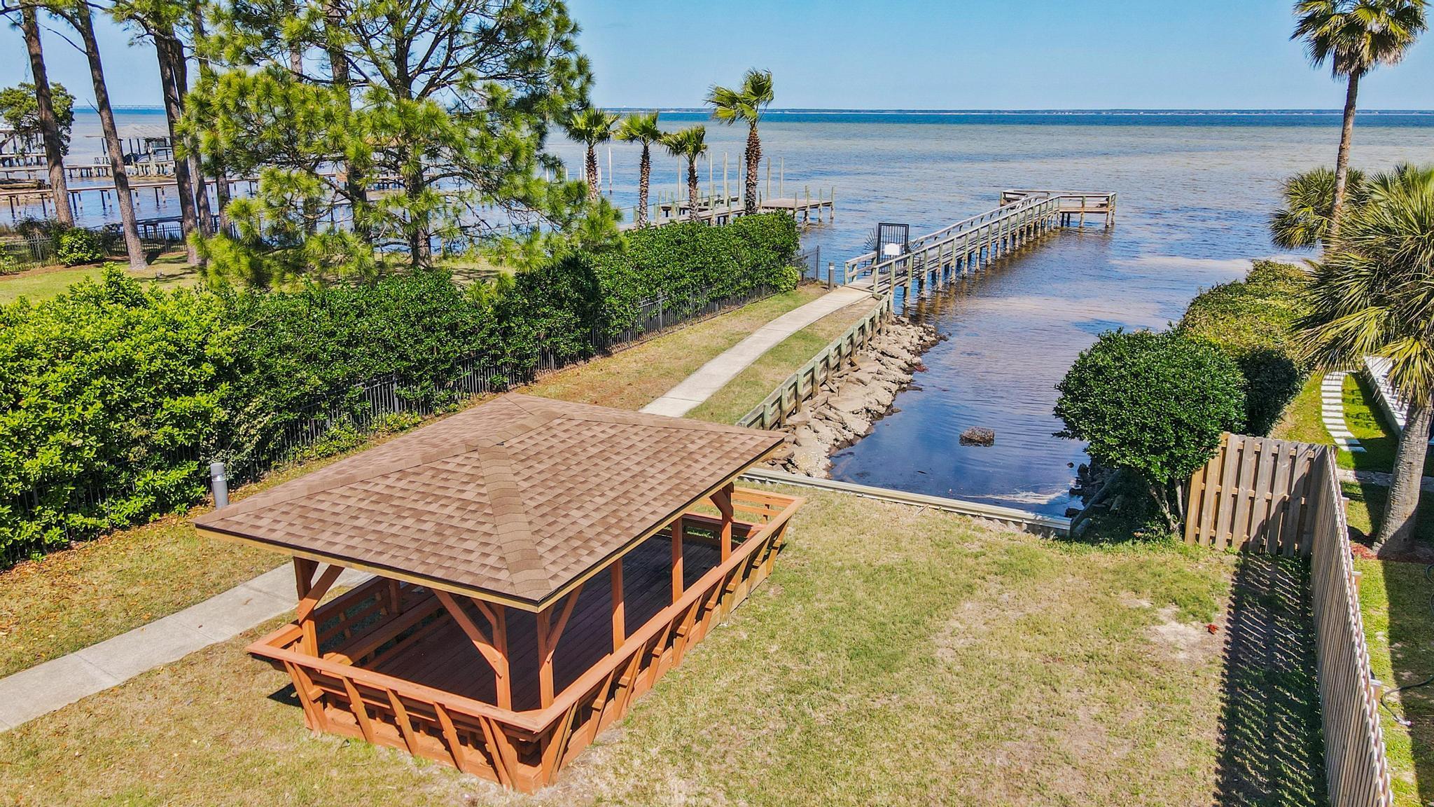 BAYSIDE - Residential Lease