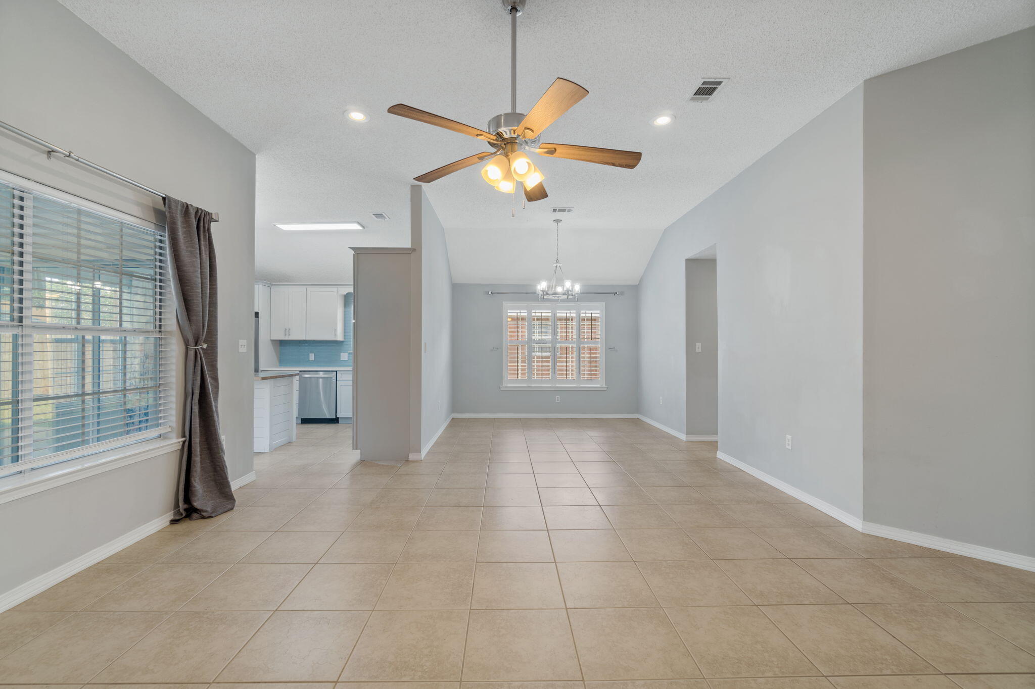 BAYSIDE - Residential Lease