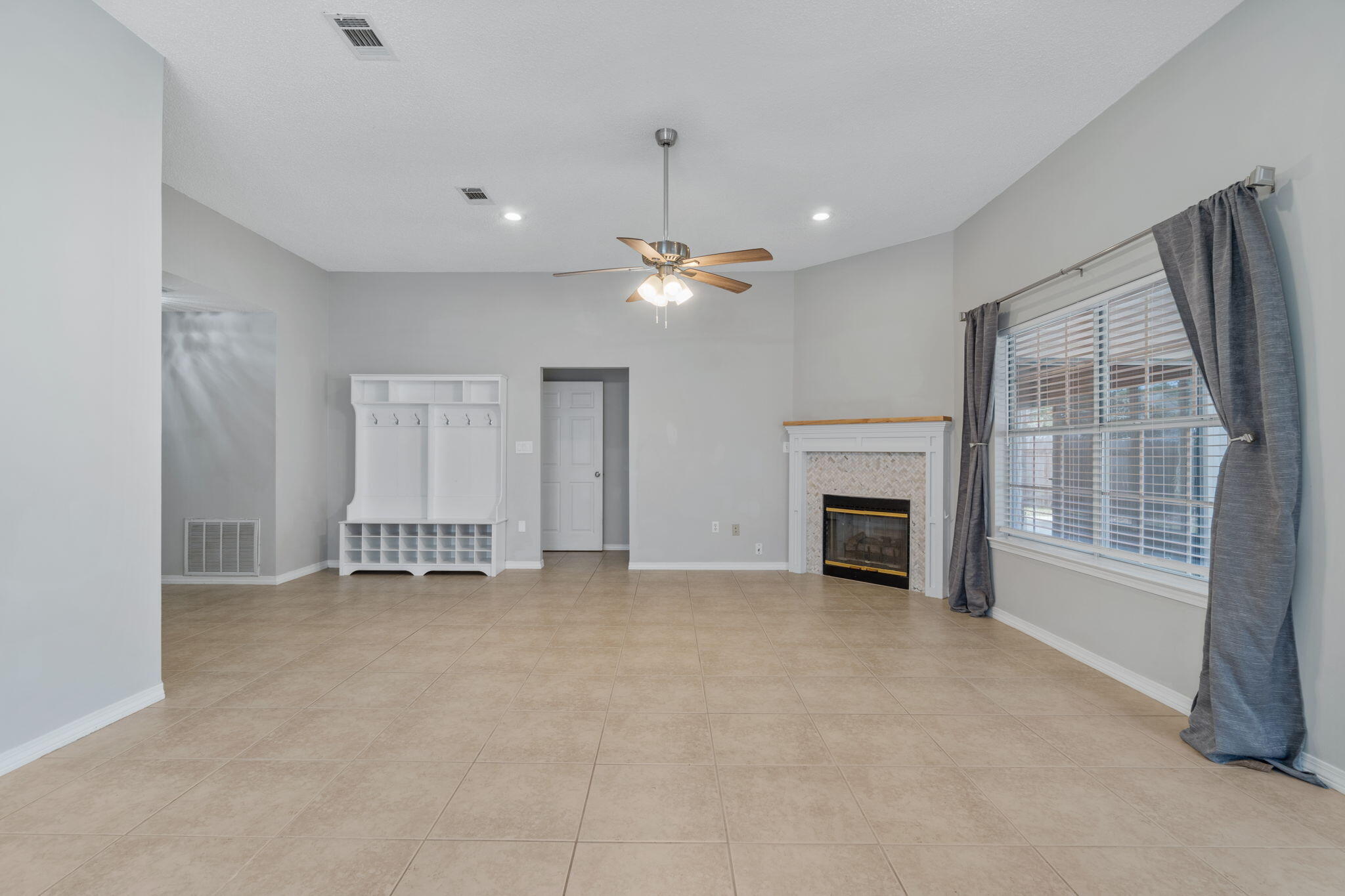 BAYSIDE - Residential Lease