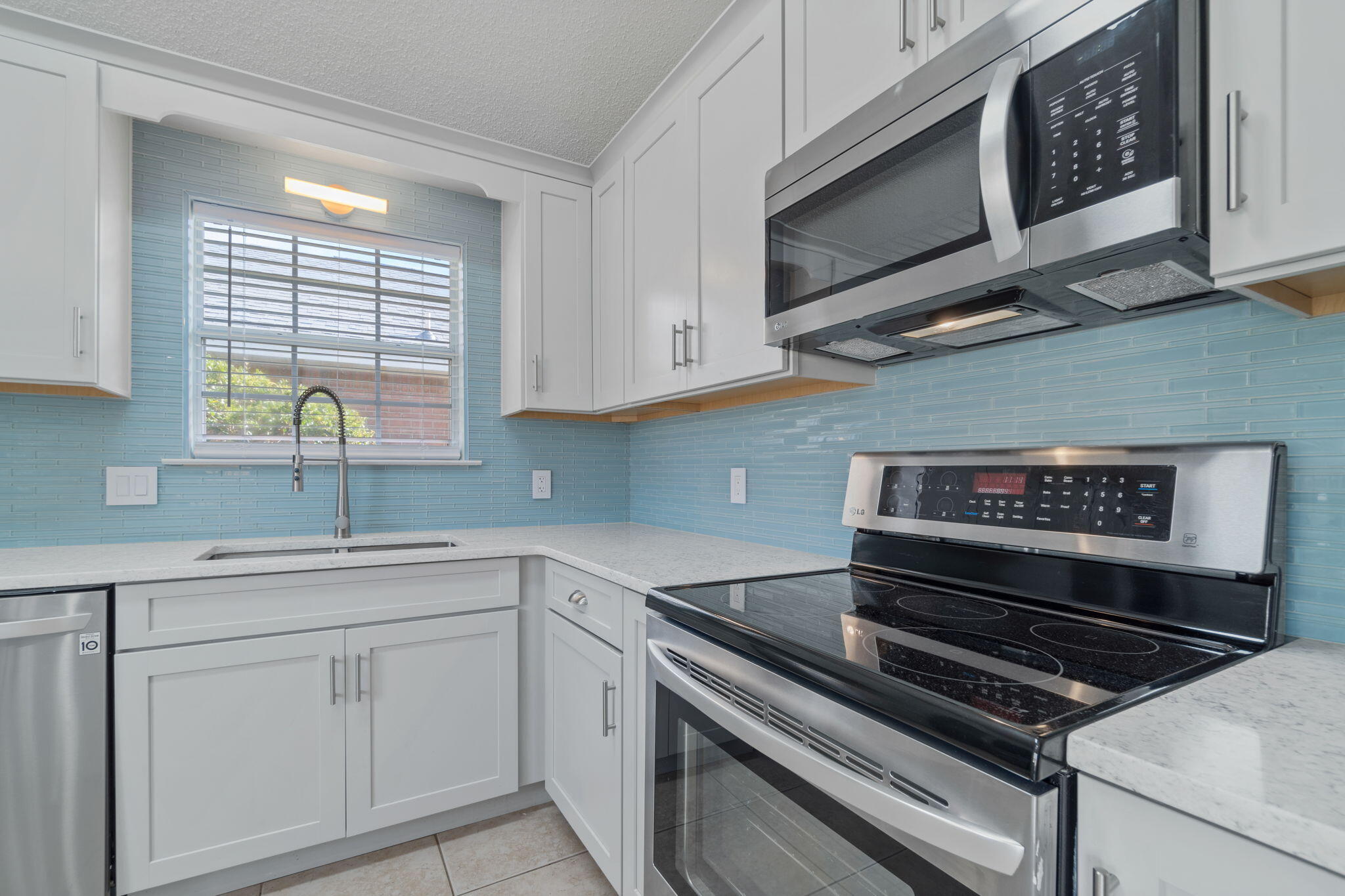 BAYSIDE - Residential Lease