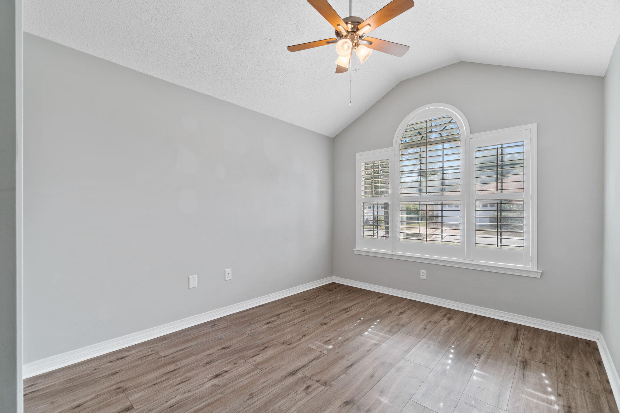 BAYSIDE - Residential Lease