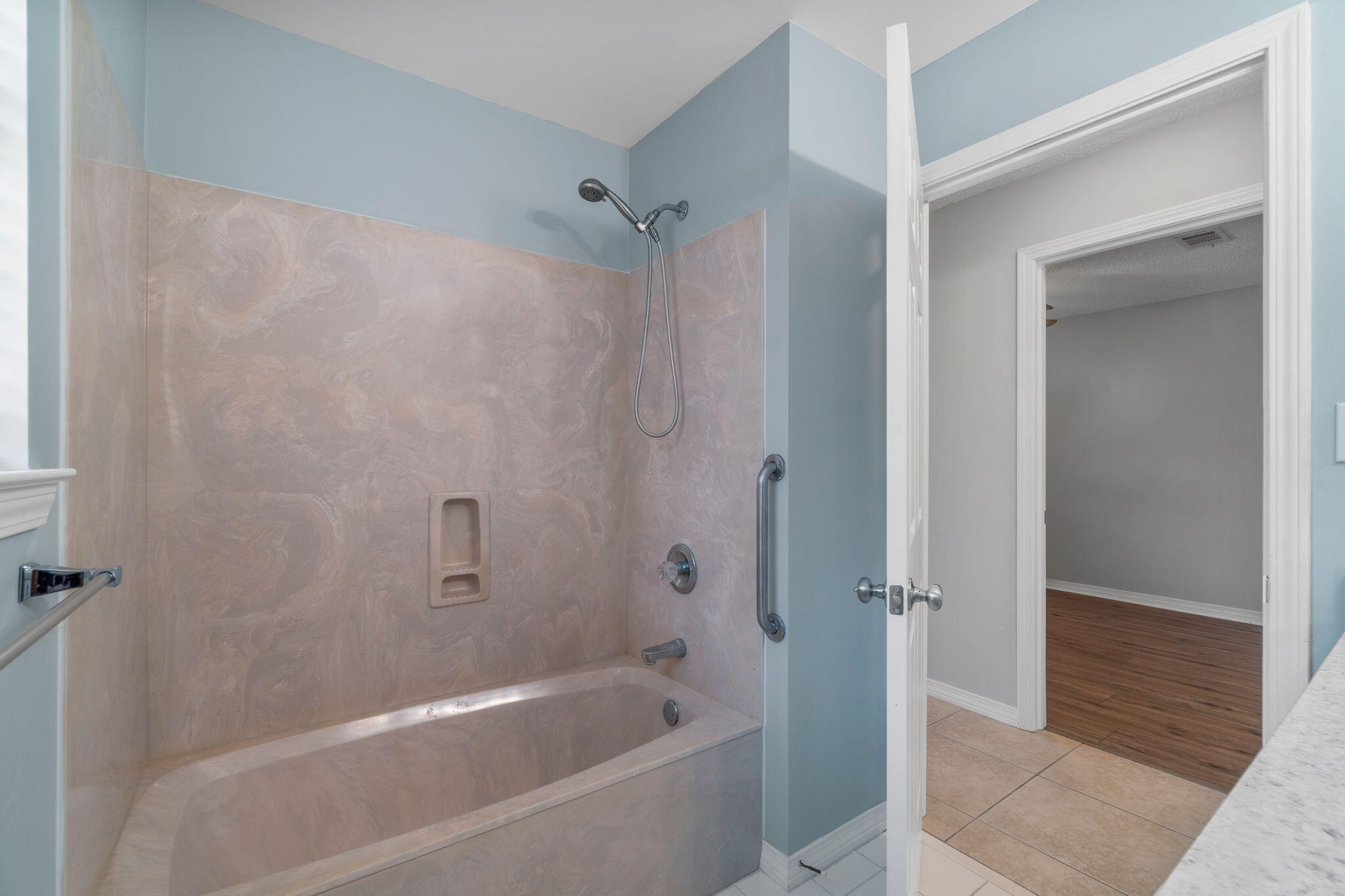 BAYSIDE - Residential Lease