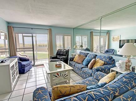 HOLIDAY SURF & RACQUET CLUB - Residential