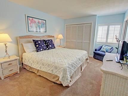 HOLIDAY SURF & RACQUET CLUB - Residential