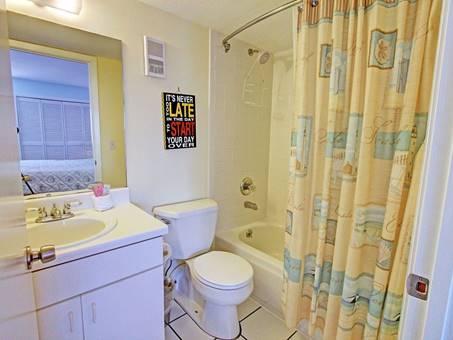 HOLIDAY SURF & RACQUET CLUB - Residential