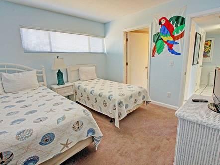 HOLIDAY SURF & RACQUET CLUB - Residential