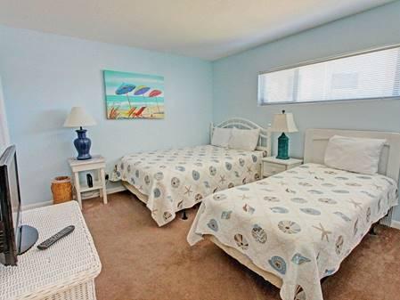 HOLIDAY SURF & RACQUET CLUB - Residential