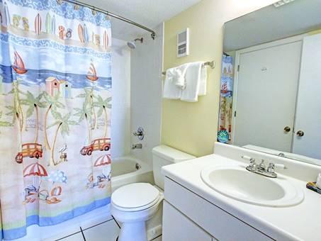 HOLIDAY SURF & RACQUET CLUB - Residential