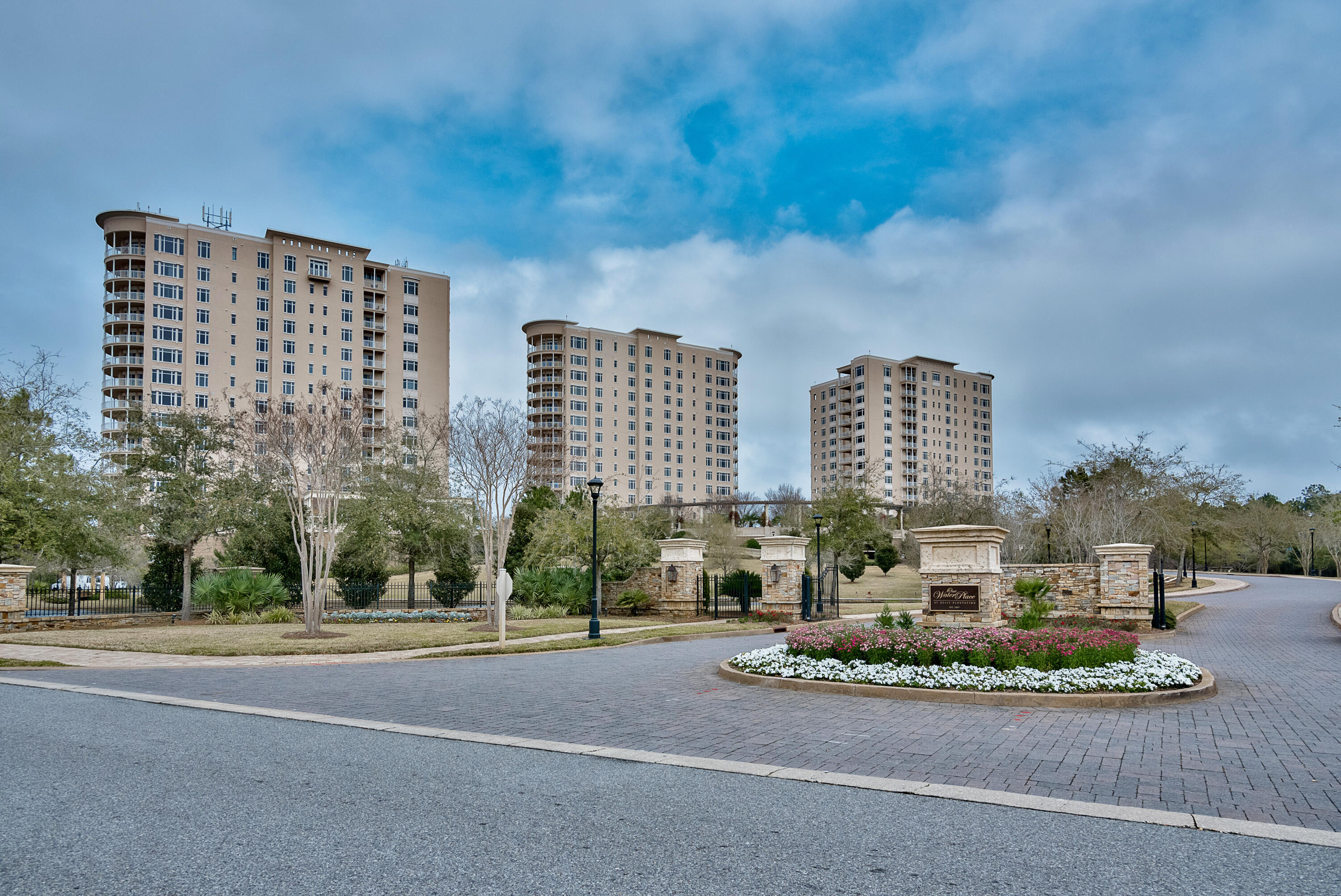 ONE WATER PLACE AT KELLY PLANTATION - Residential