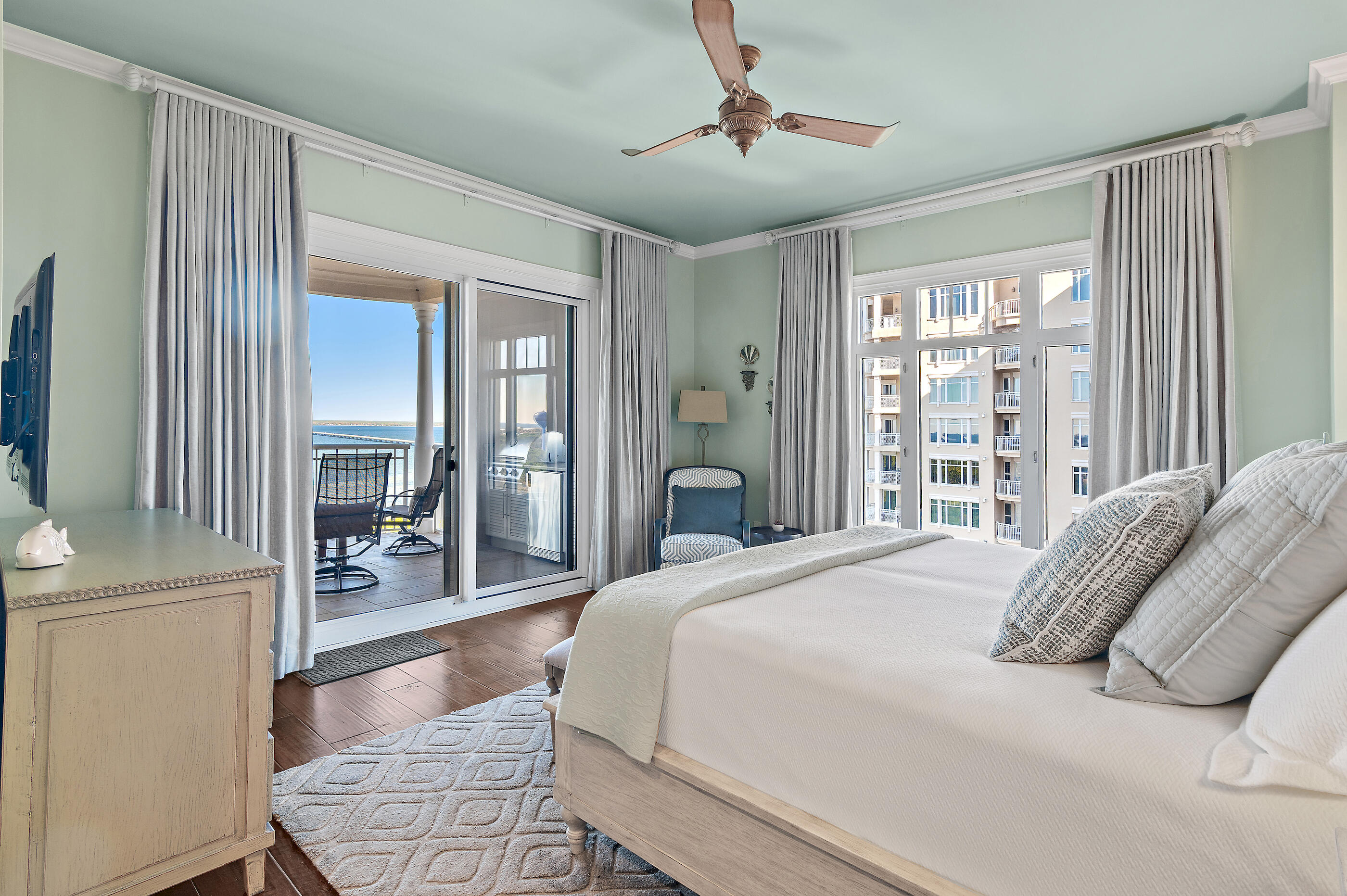 ONE WATER PLACE AT KELLY PLANTATION - Residential