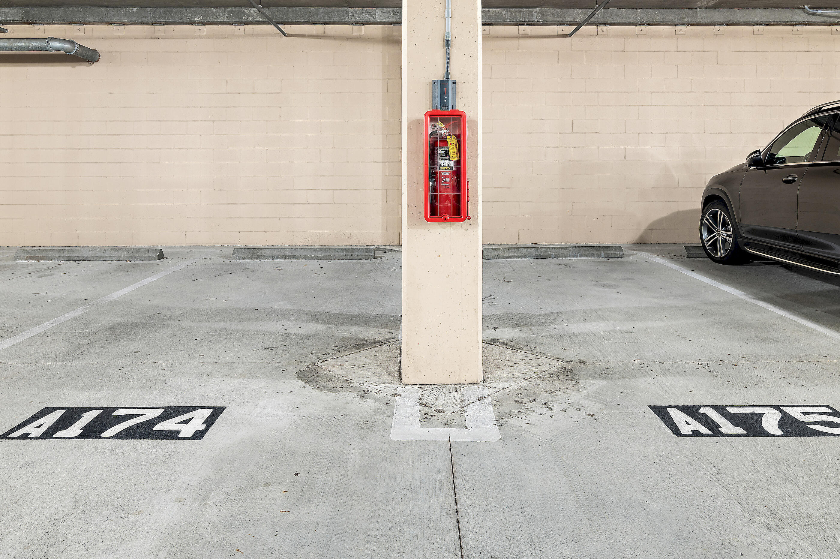 ONE WATER PLACE AT KELLY PLANTATION - Residential