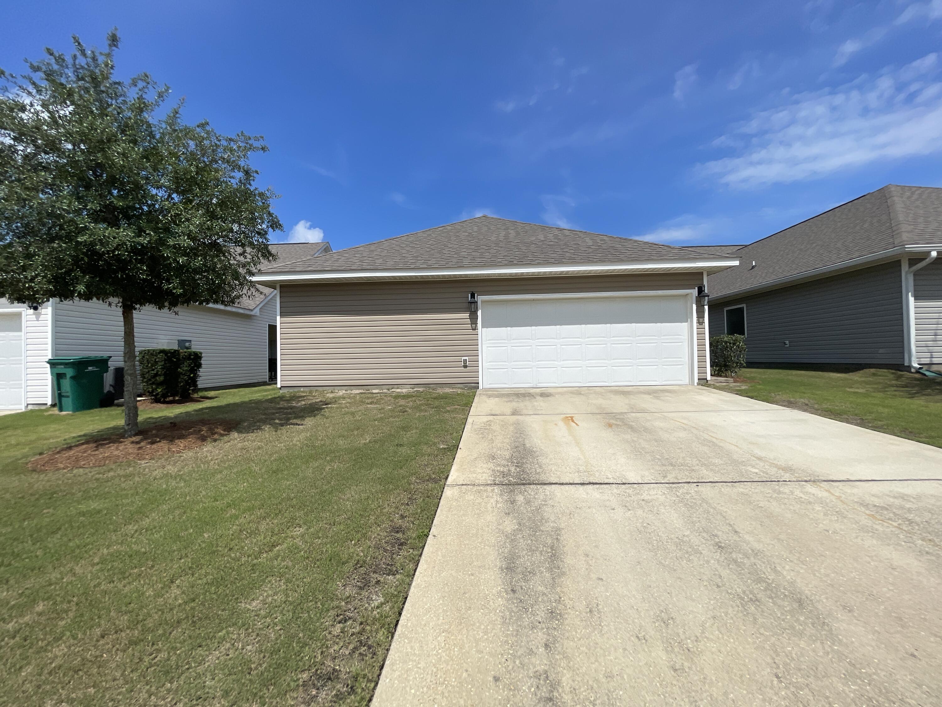 HAMMOCK BAY - Residential Lease