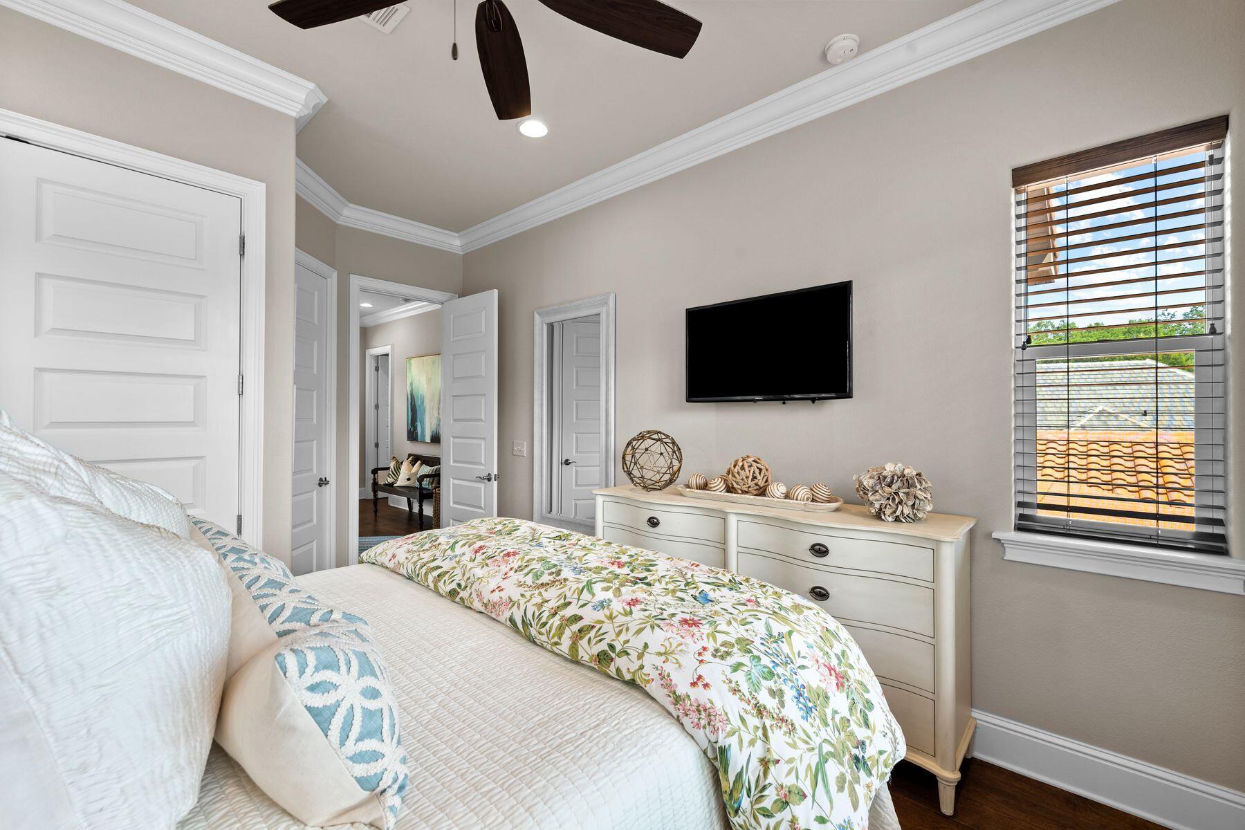 BAYTOWNE AVE EAST - Residential