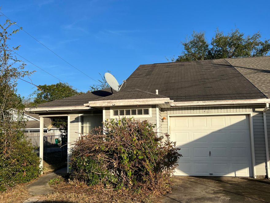 Located in the heart of Fort Walton Beach, this 3 bedroom 2 bath single story REO townhome is right for the picking. Potential upside as an rental property or a lessor expensive personal home. Built in 1995, this vinyl sided home has fenced back yard, single car garage, vinyl siding and is located on a corner lot. Inside, split bedroom design and 1159 sf with fireplace, large kitchen and lots of potential.