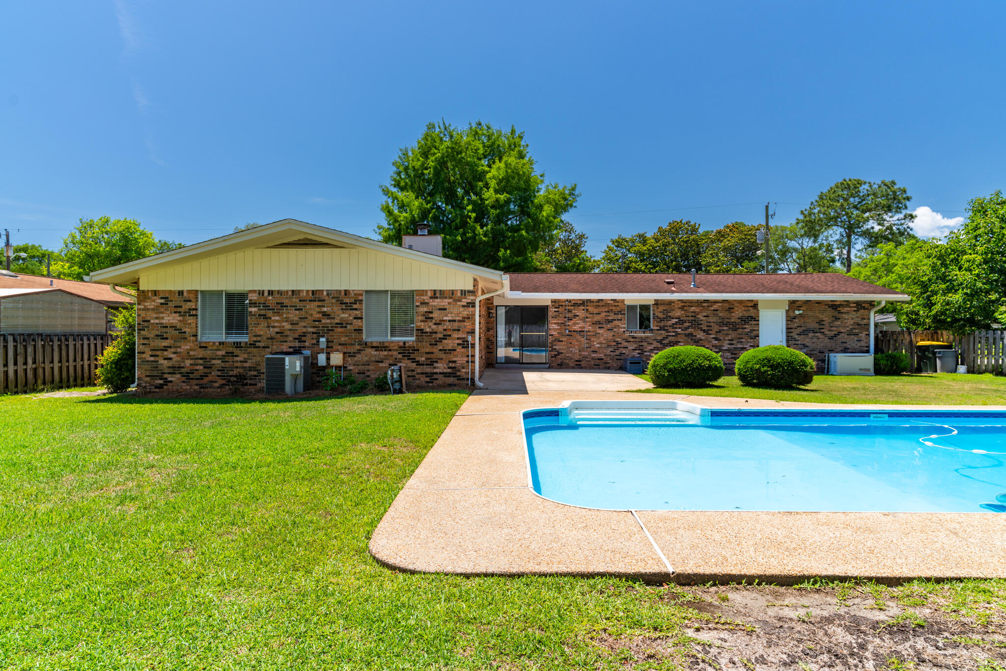 COUNTRY CLUB ESTATES 1ST ADDN - Residential