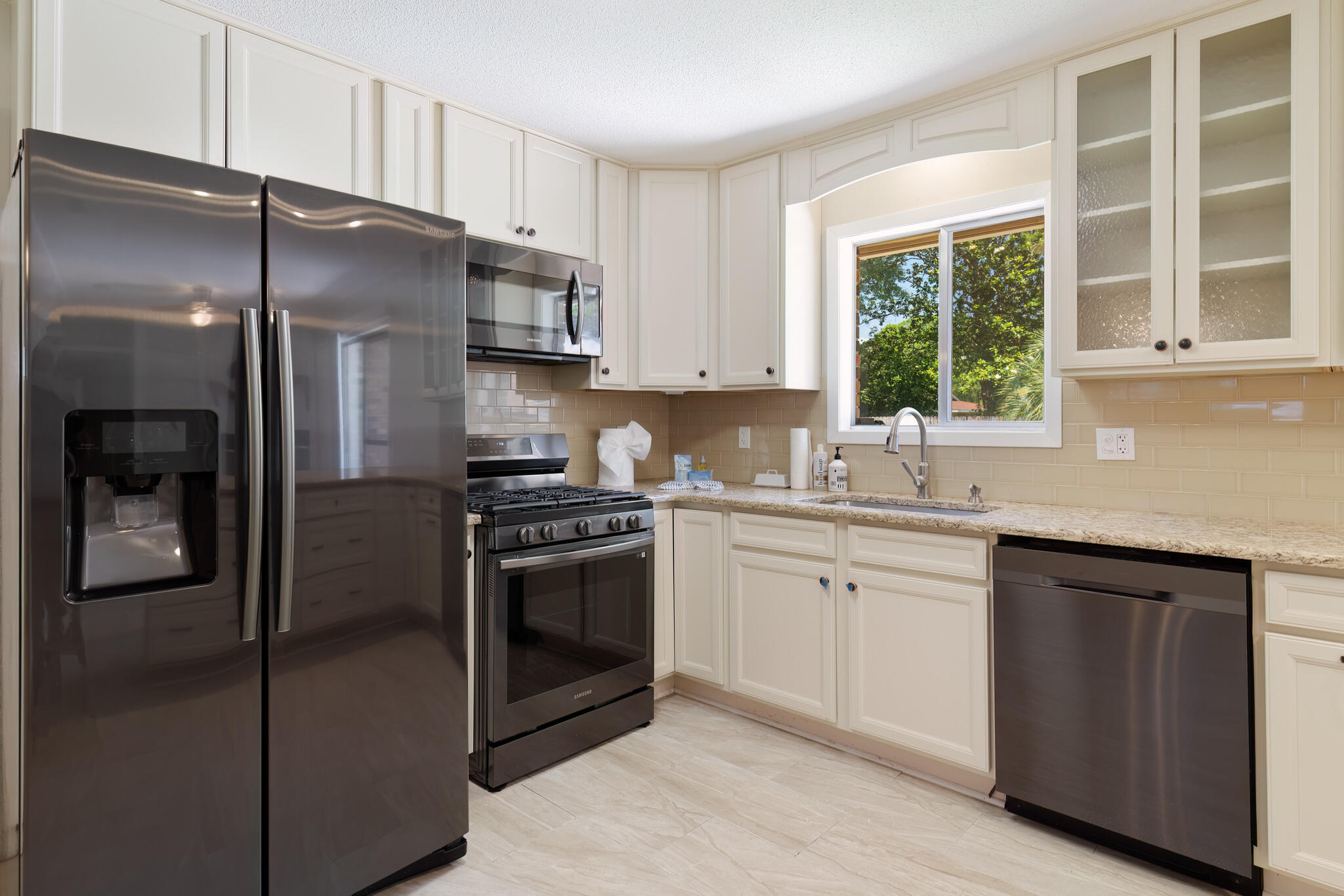 COUNTRY CLUB ESTATES 1ST ADDN - Residential