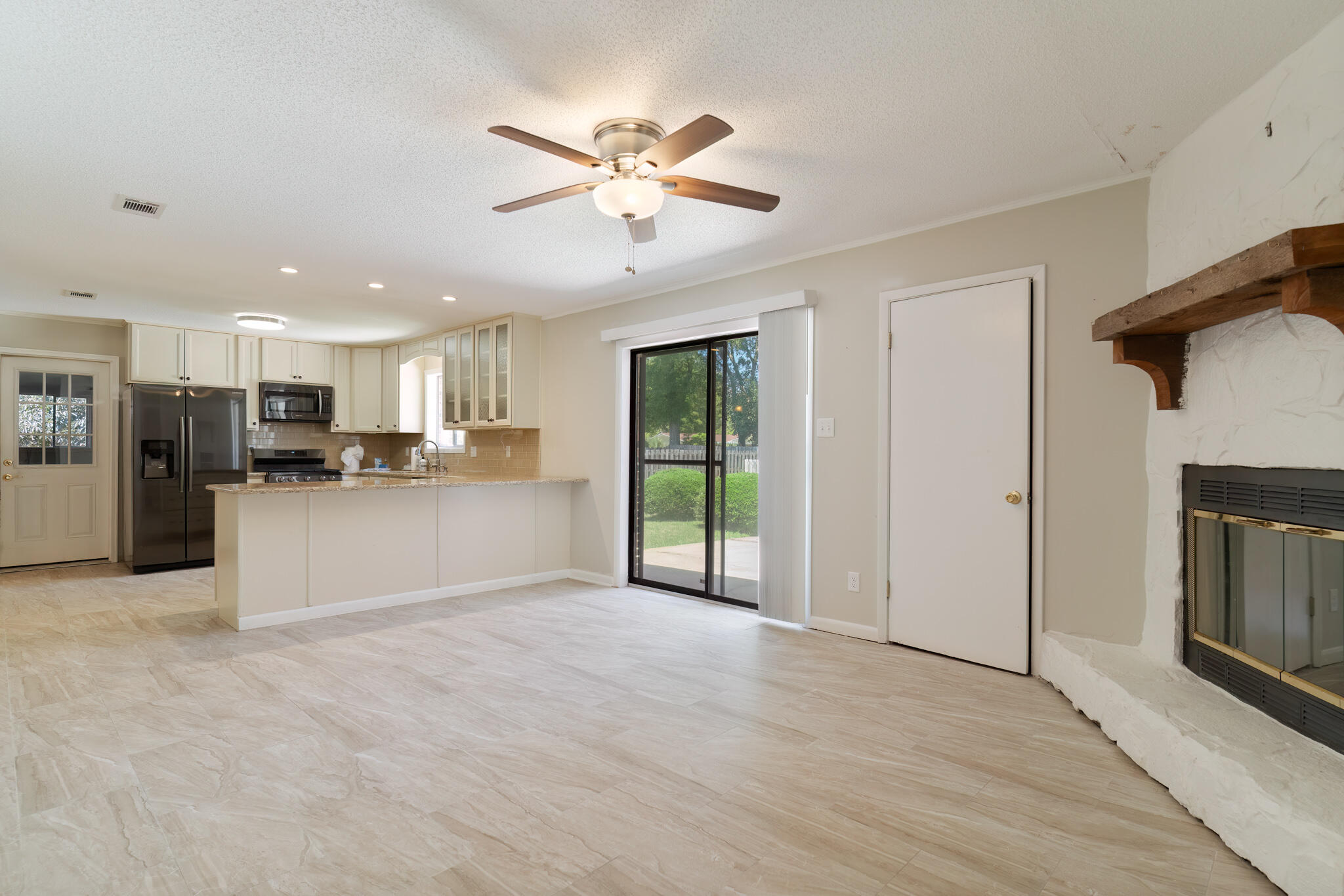 COUNTRY CLUB ESTATES 1ST ADDN - Residential