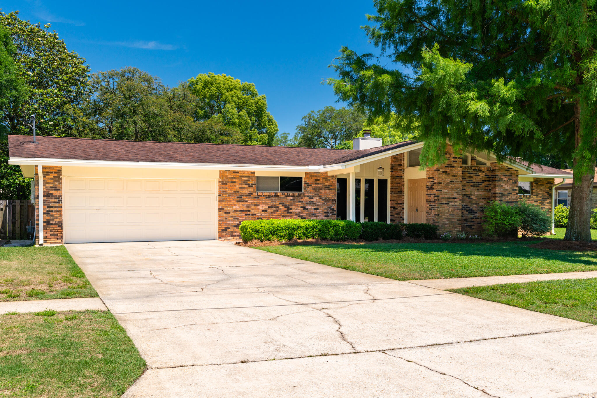 COUNTRY CLUB ESTATES 1ST ADDN - Residential