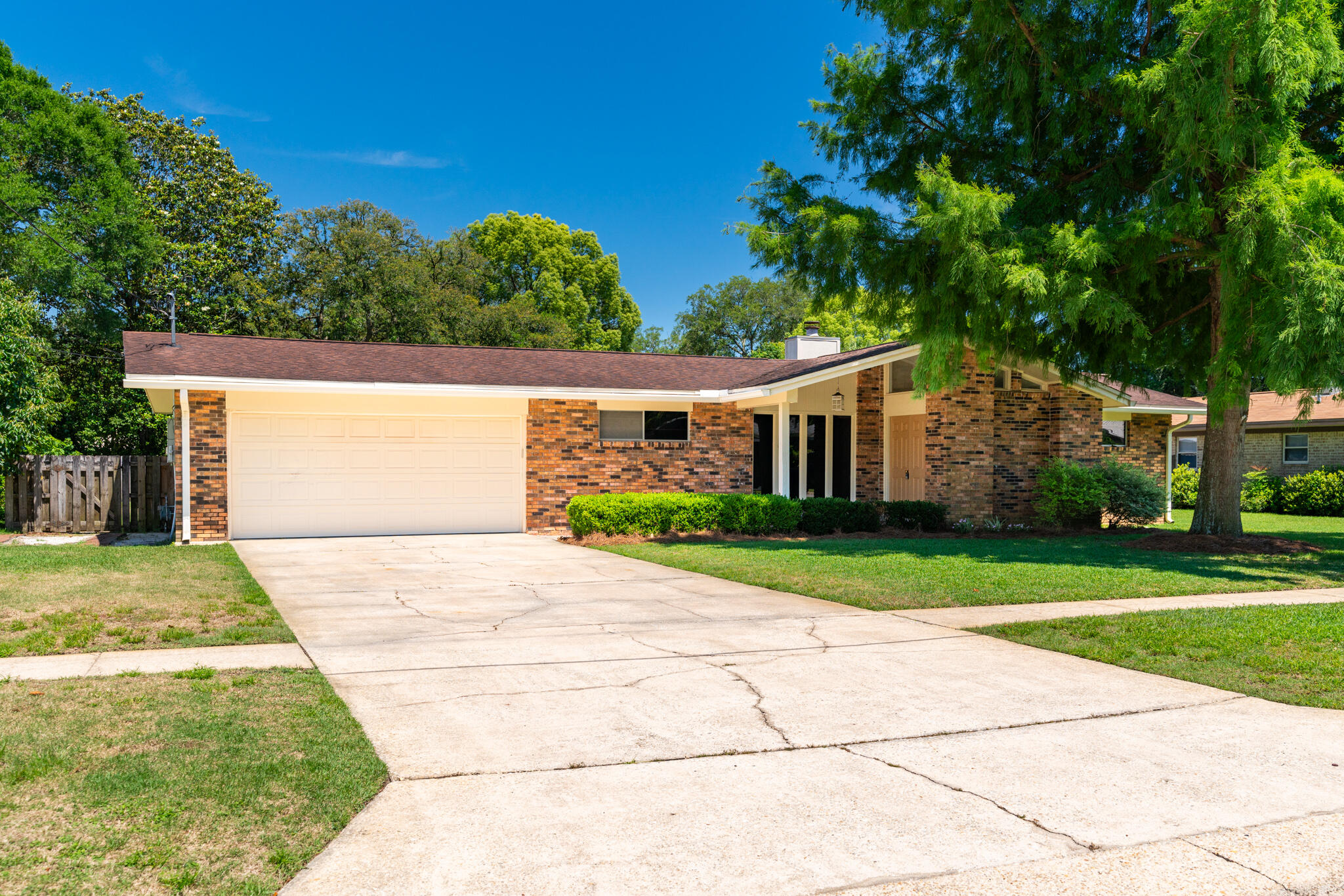 COUNTRY CLUB ESTATES 1ST ADDN - Residential