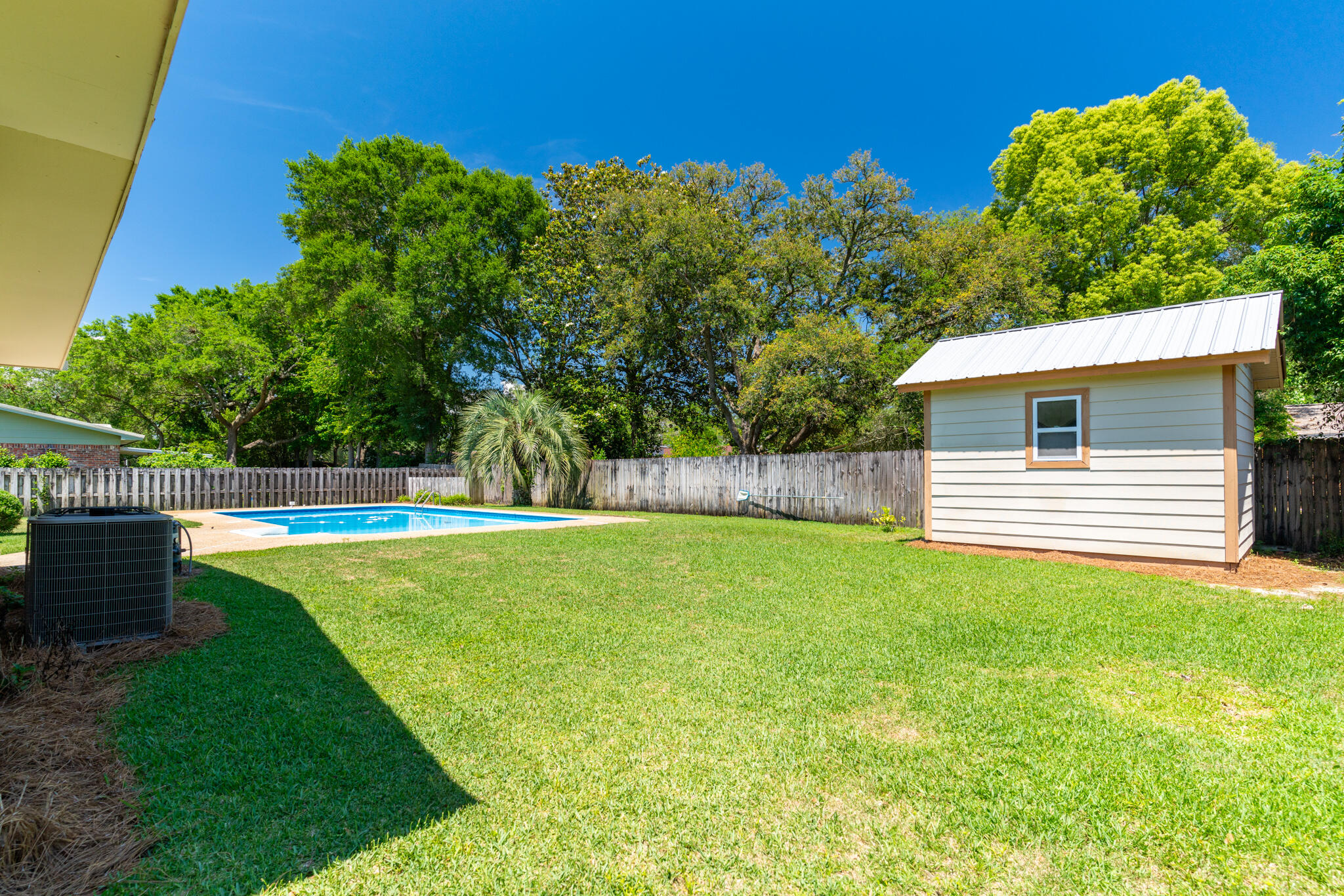 COUNTRY CLUB ESTATES 1ST ADDN - Residential