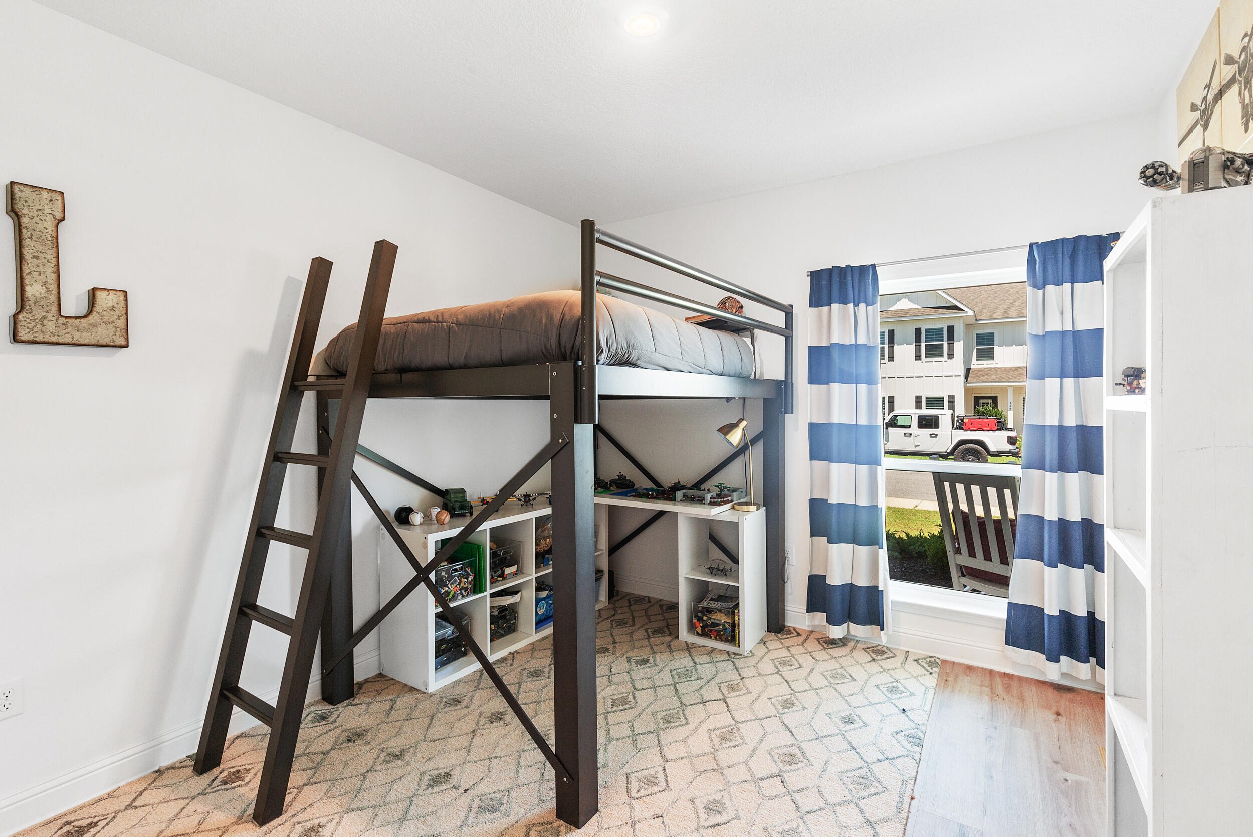 LAKEVIEW - Residential