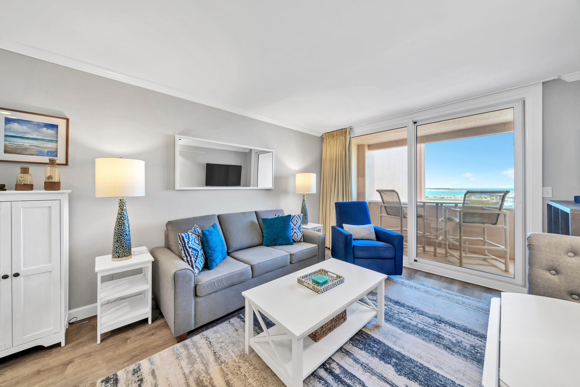 Jetty East 5th floor unit- The condo building with amazing views of the Gulf, East Pass, the Preserve, and Crab Island. A lovely renovated  1 bedroom on Holiday Isle. A very private, exclusive, and peaceful neighborhood of Destin. Great rental property!  Quartz countertops, stainless steel appliance, and nice luxury vinyl flooring.   Jetty East is a gulf front property with many amenities! Pool, tennis, exercise room, walk to the jetties to fish. You can even sit on your balcony in the summertime, and watch the fireworks that the city shoots off every Thursday night!  Enjoy the family atmosphere! Close to restaurants, shopping, and boating! Come to the gorgeous white sandy beaches of Destin while making your family memories at Jetty East!!