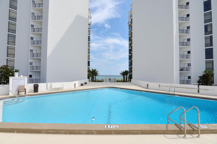 REGENCY TOWERS - Residential