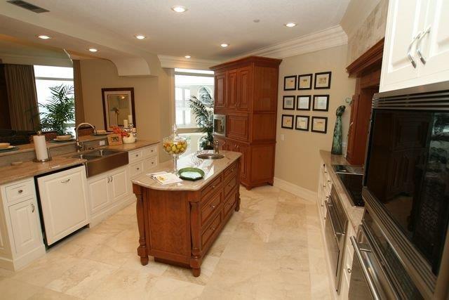 REGENCY TOWERS - Residential