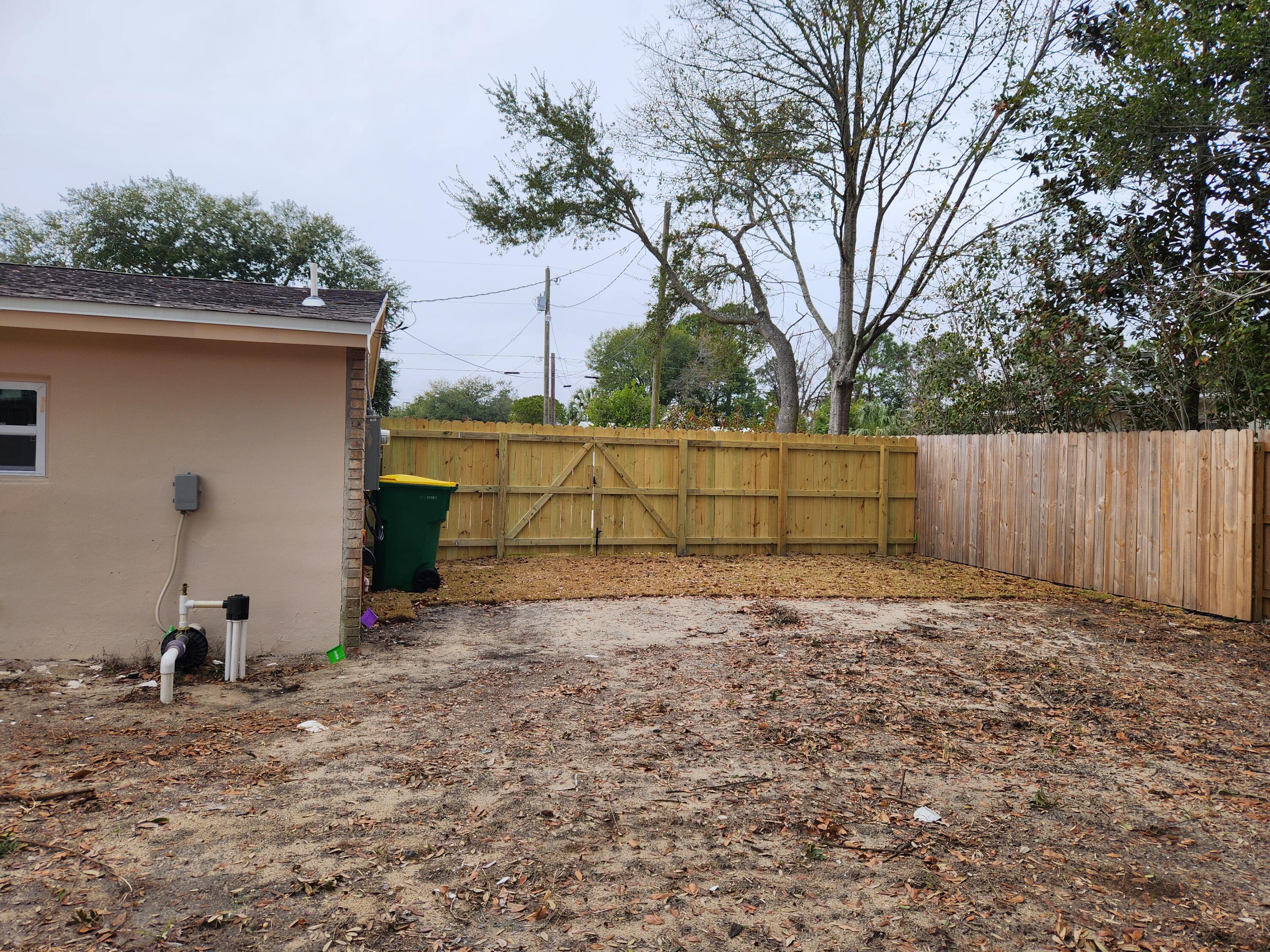 BRYN MAWR PARK 1ST ADD LOT 6 BLK 8 - Residential