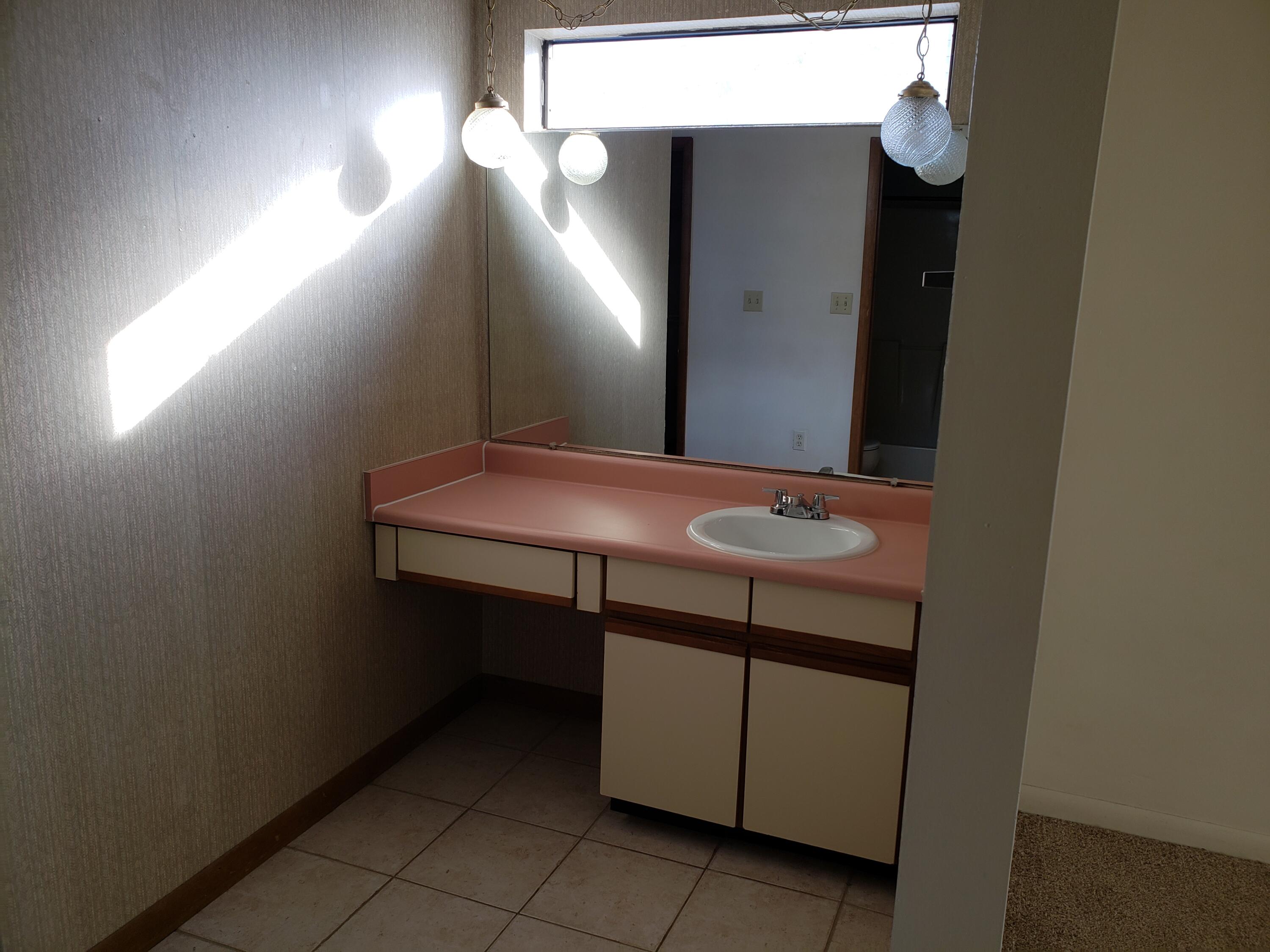 DOWNTOWNER - Residential Lease