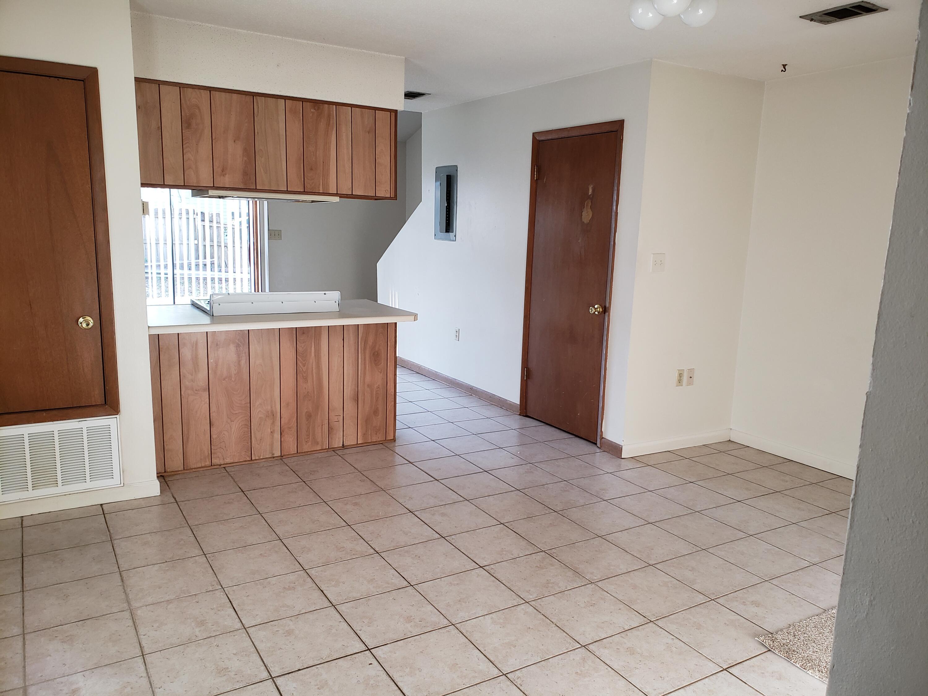 DOWNTOWNER - Residential Lease
